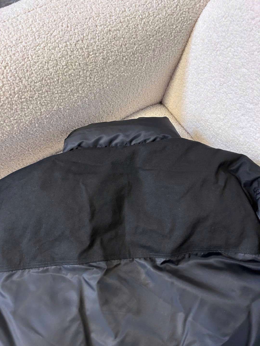 프라다 삼각 로고 남여공용 패딩