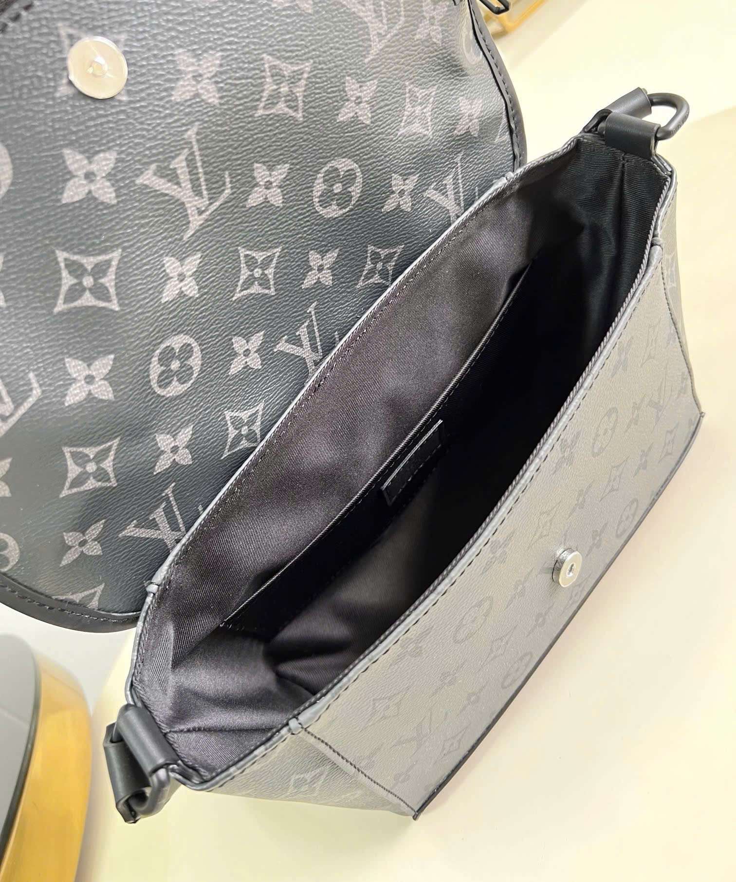 루이비통 Monogram Eclipse 남성 가방