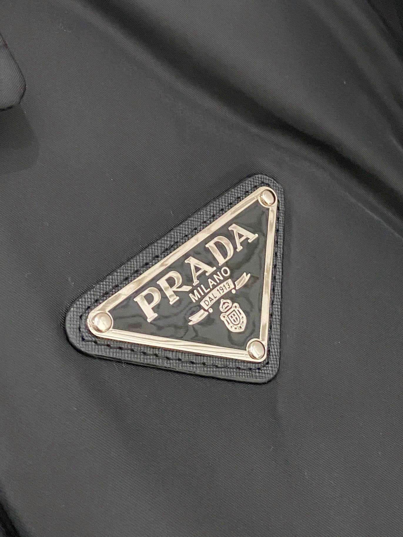 프라다 삼각 로고 남성 바람막이