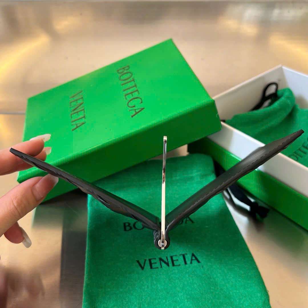 보테가 Intrecciato Bill Clip 남성 반지갑