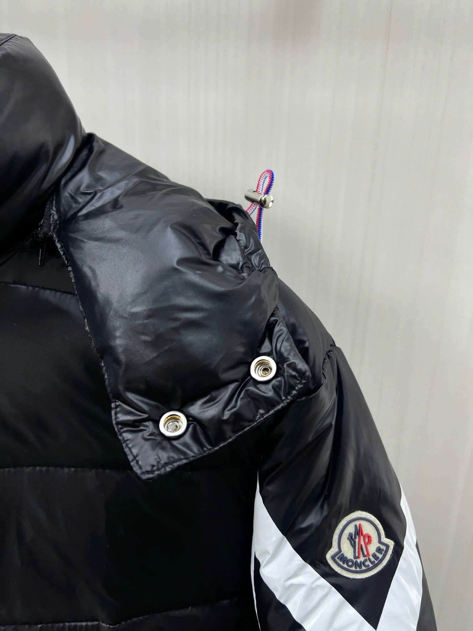 몽클레르 클래식 로고 남여공용 패딩