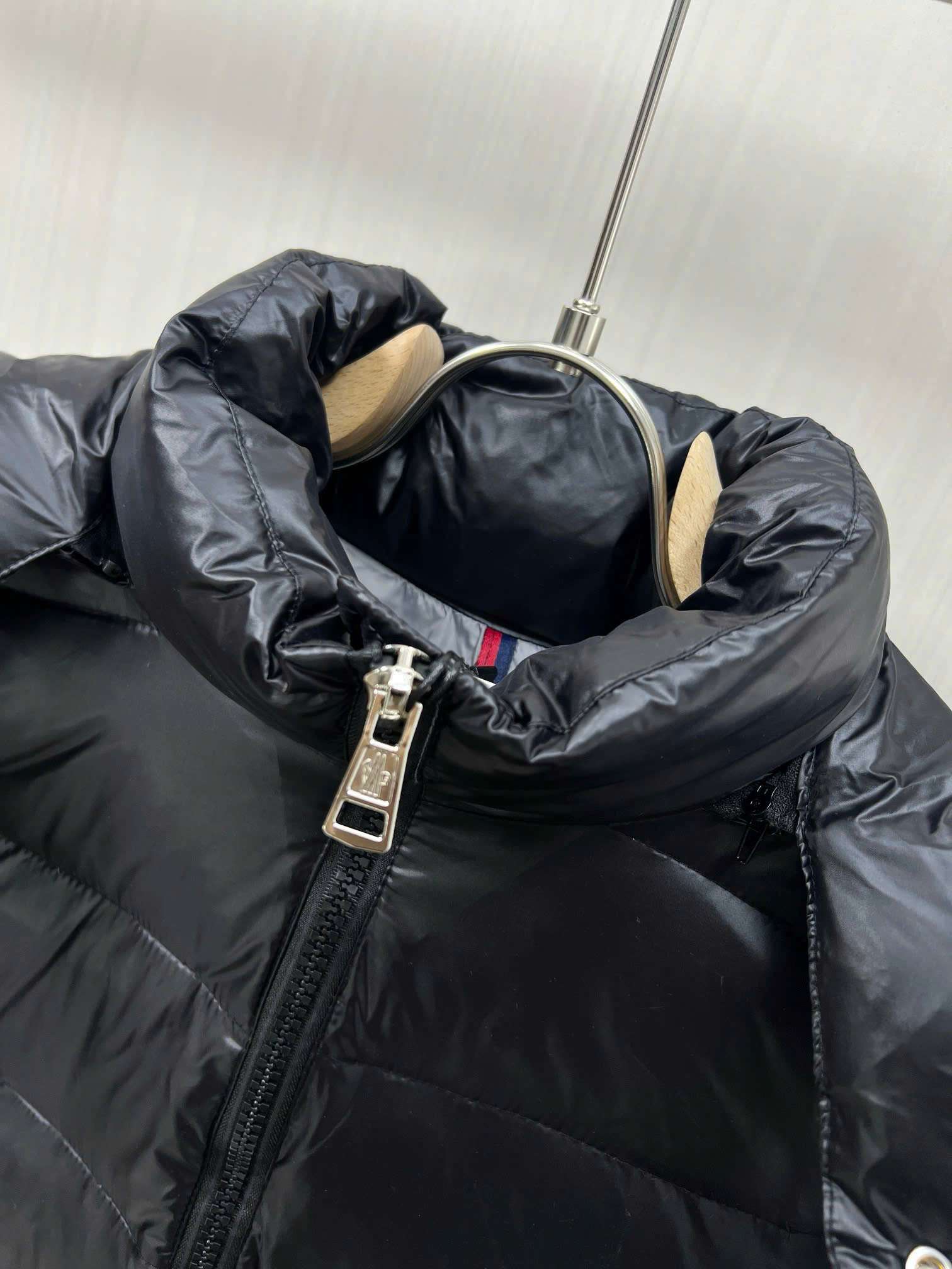 몽클레르 클래식 로고 남여공용 패딩