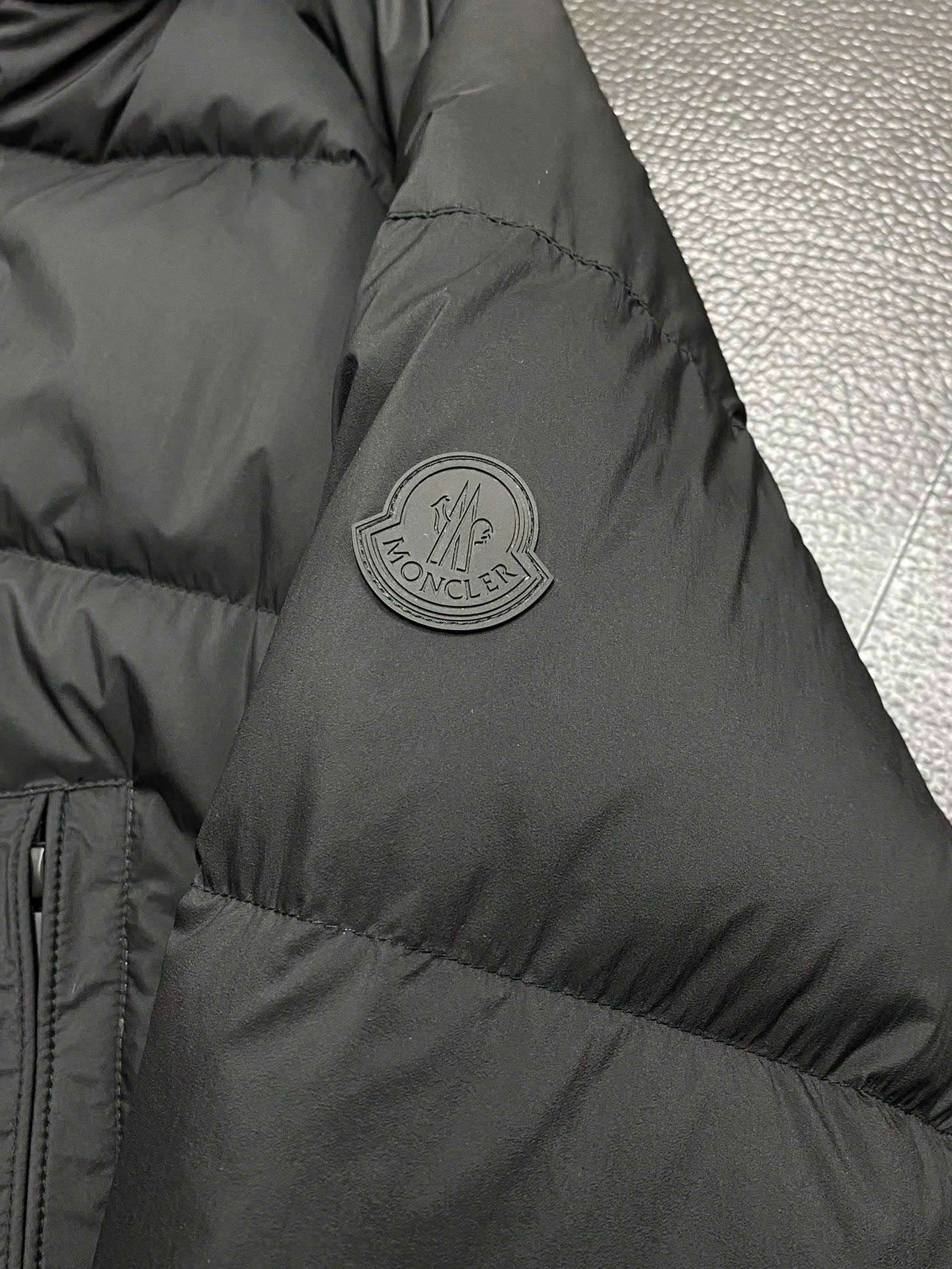 몽클레르 블랙 로고 남성 패딩