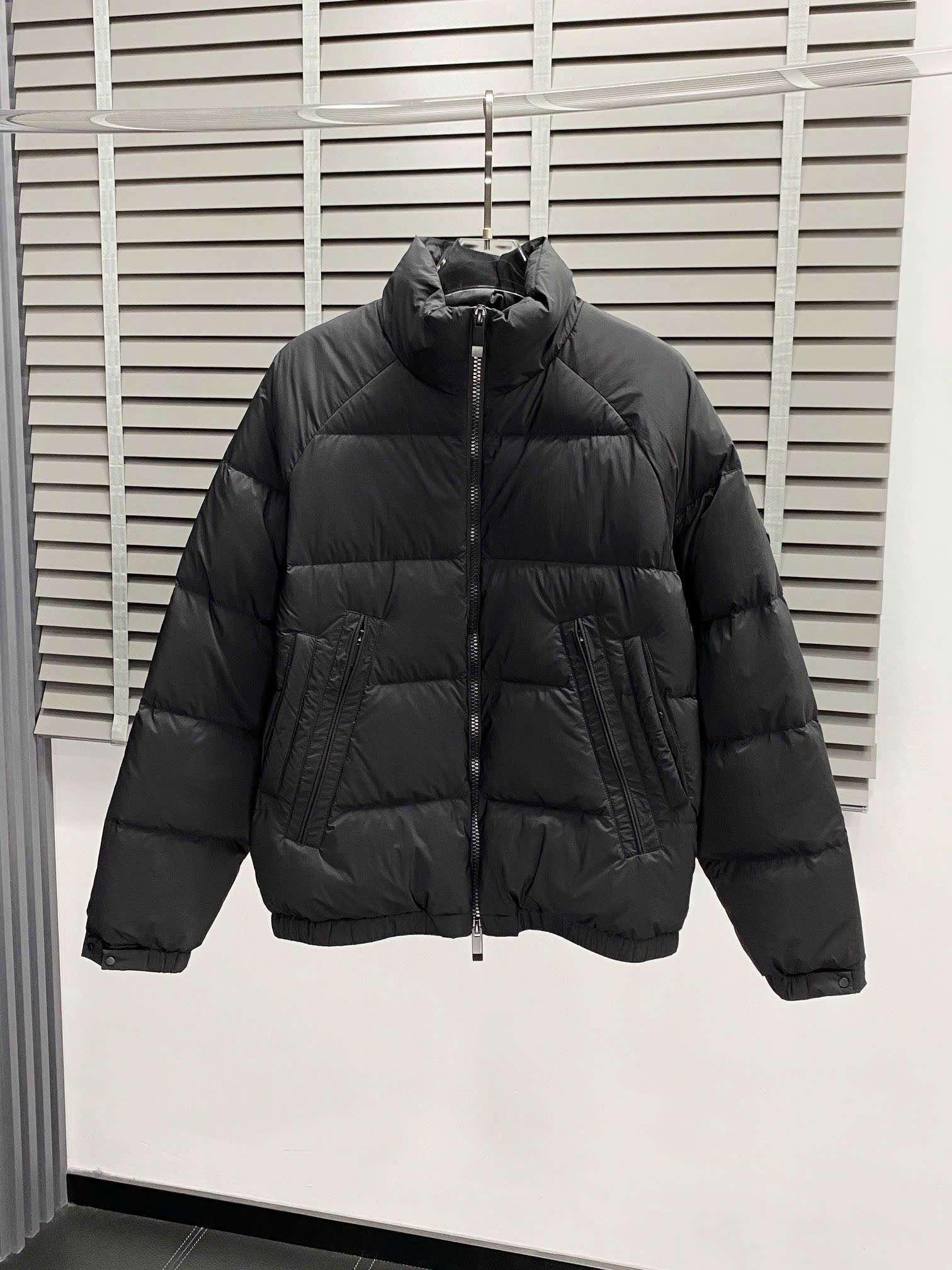 몽클레르 블랙 로고 남성 패딩