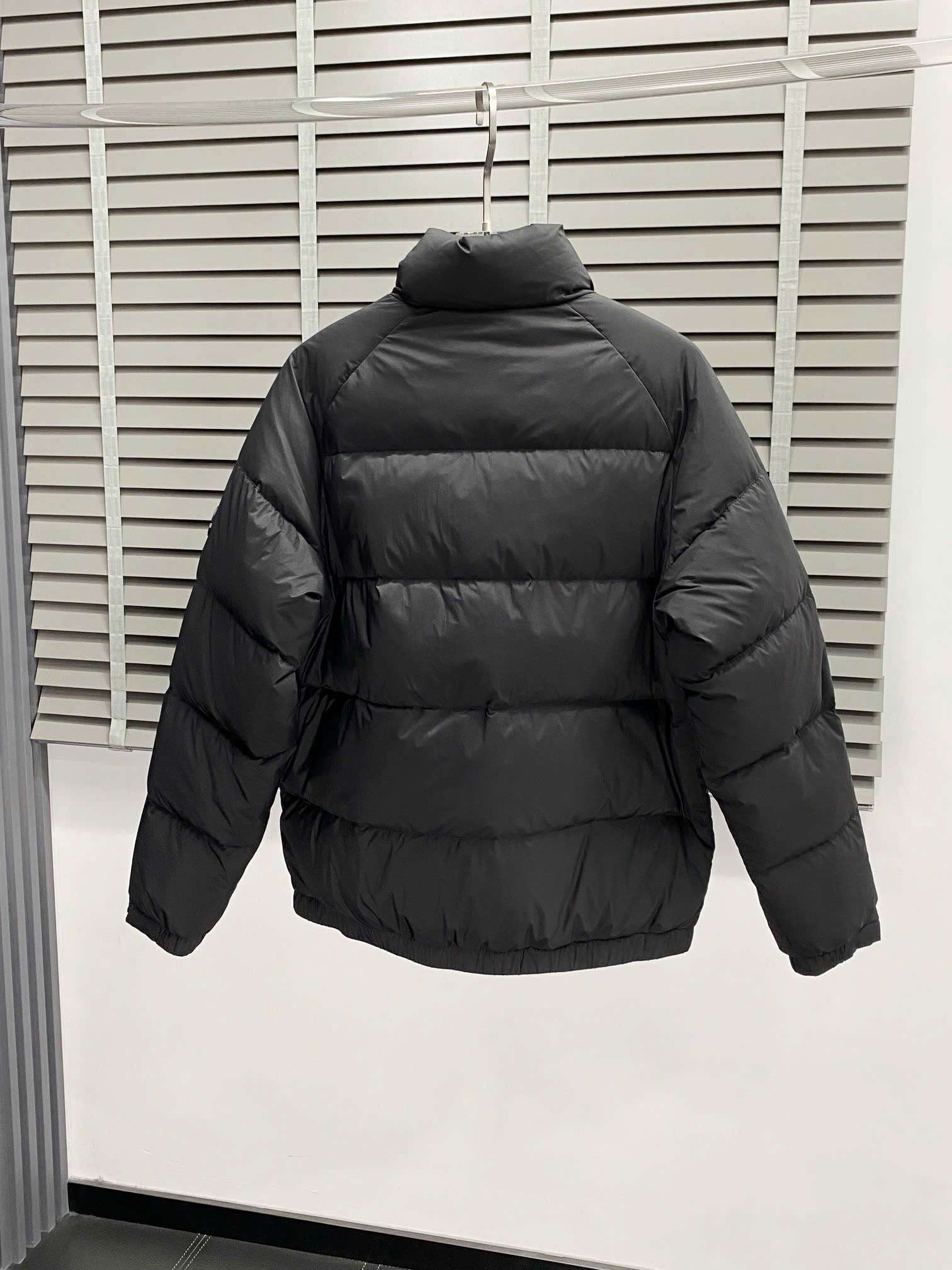 몽클레르 블랙 로고 남성 패딩