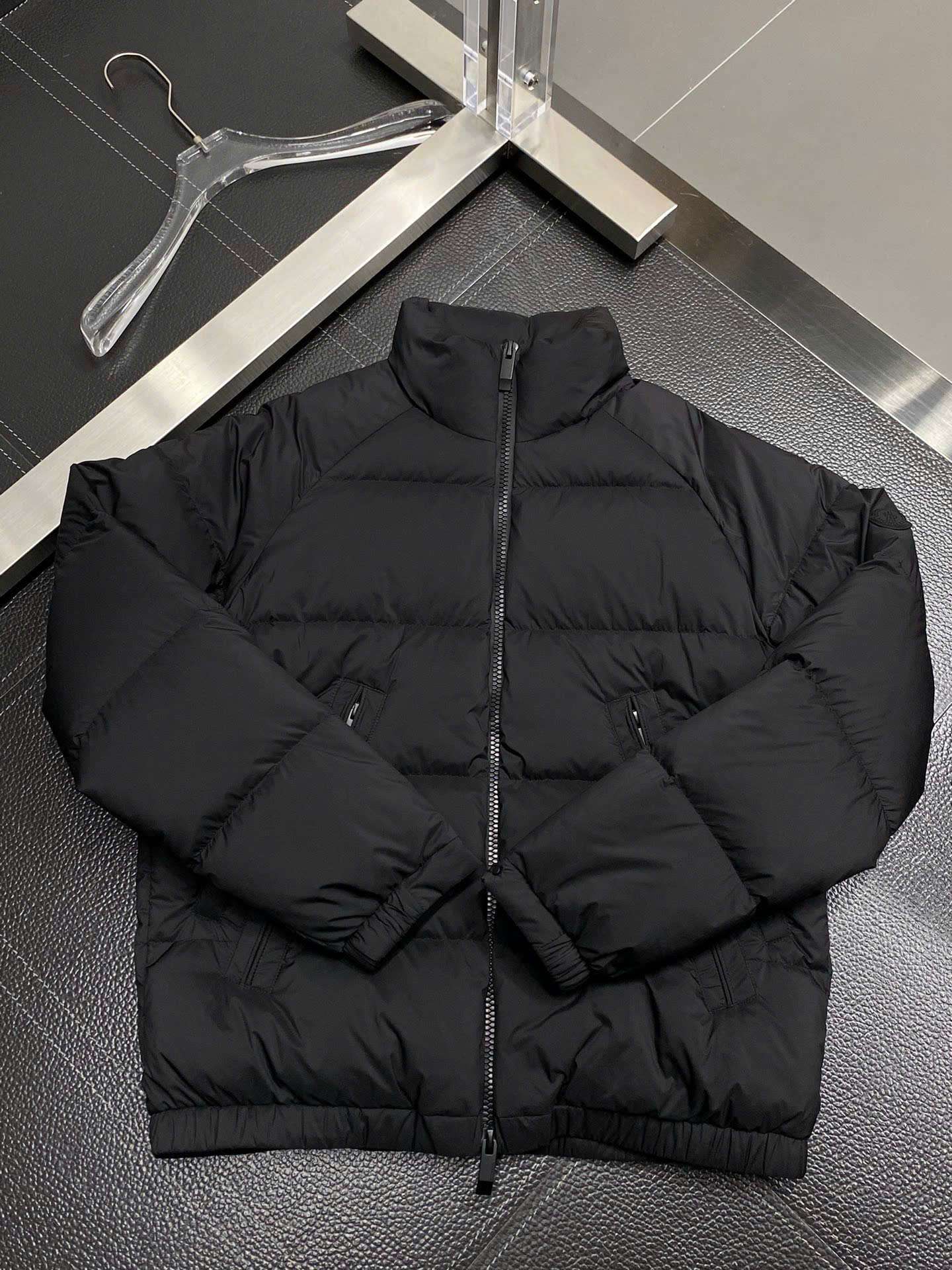 몽클레르 블랙 로고 남성 패딩