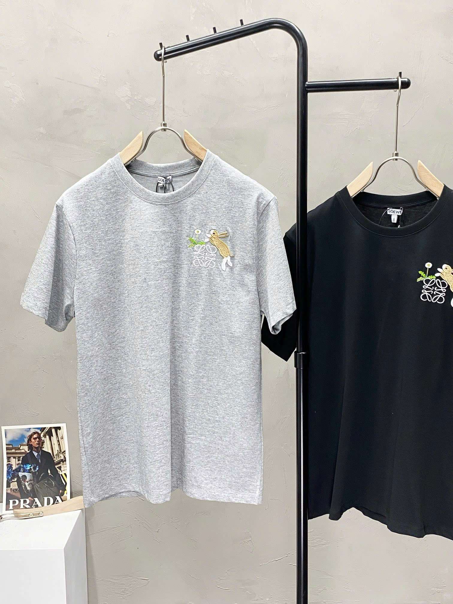 LOEWE 자수 로고 남성 반팔티