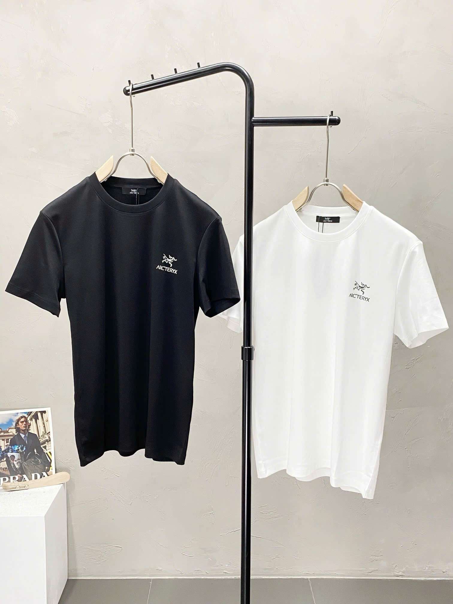 아크테릭스 가슴 로고 남성 반팔티