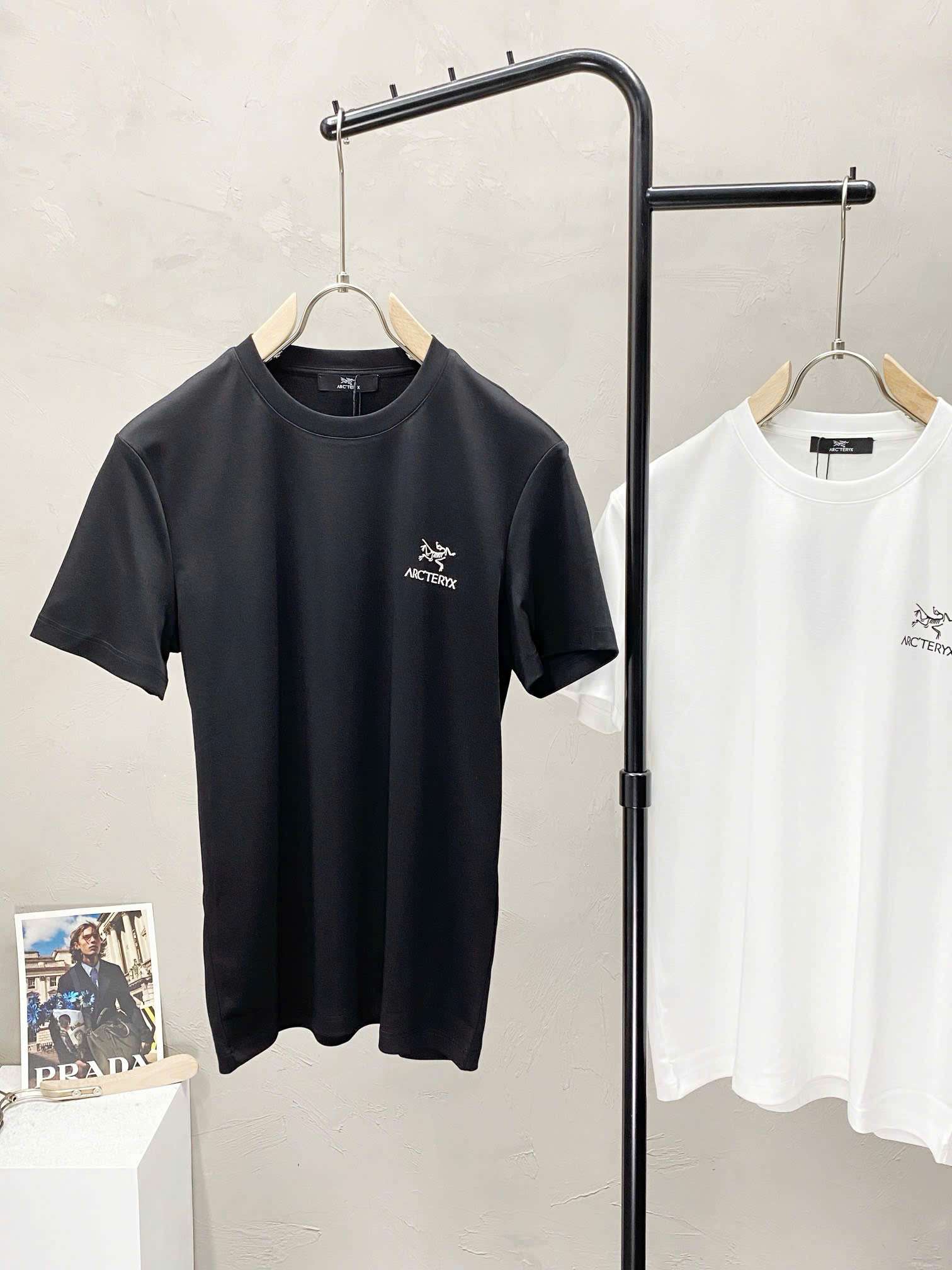 아크테릭스 가슴 로고 남성 반팔티