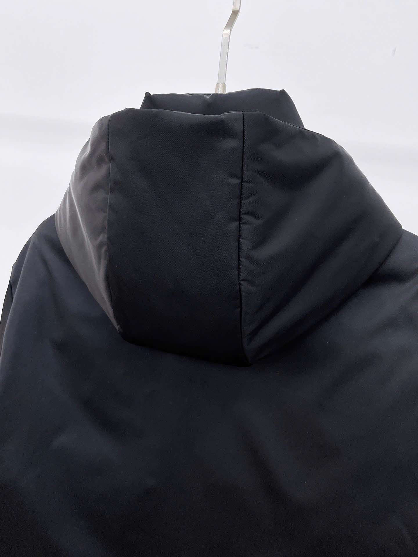 프라다 베이직 로고 남성 바람막이