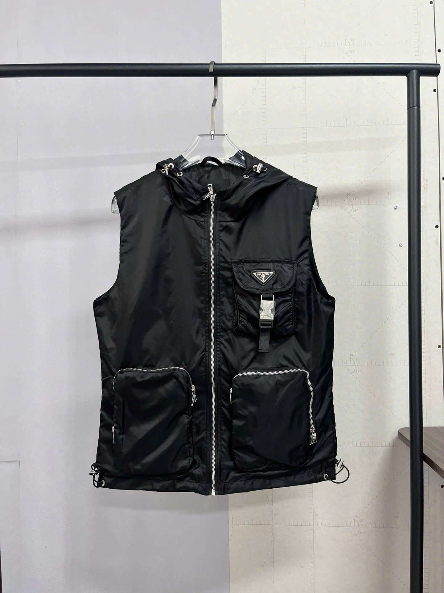 프라다 Big Pocket Zip Up 남성 조끼