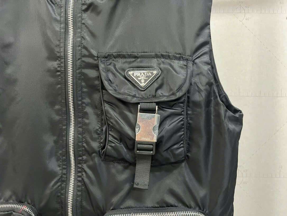 프라다 Big Pocket Zip Up 남성 조끼