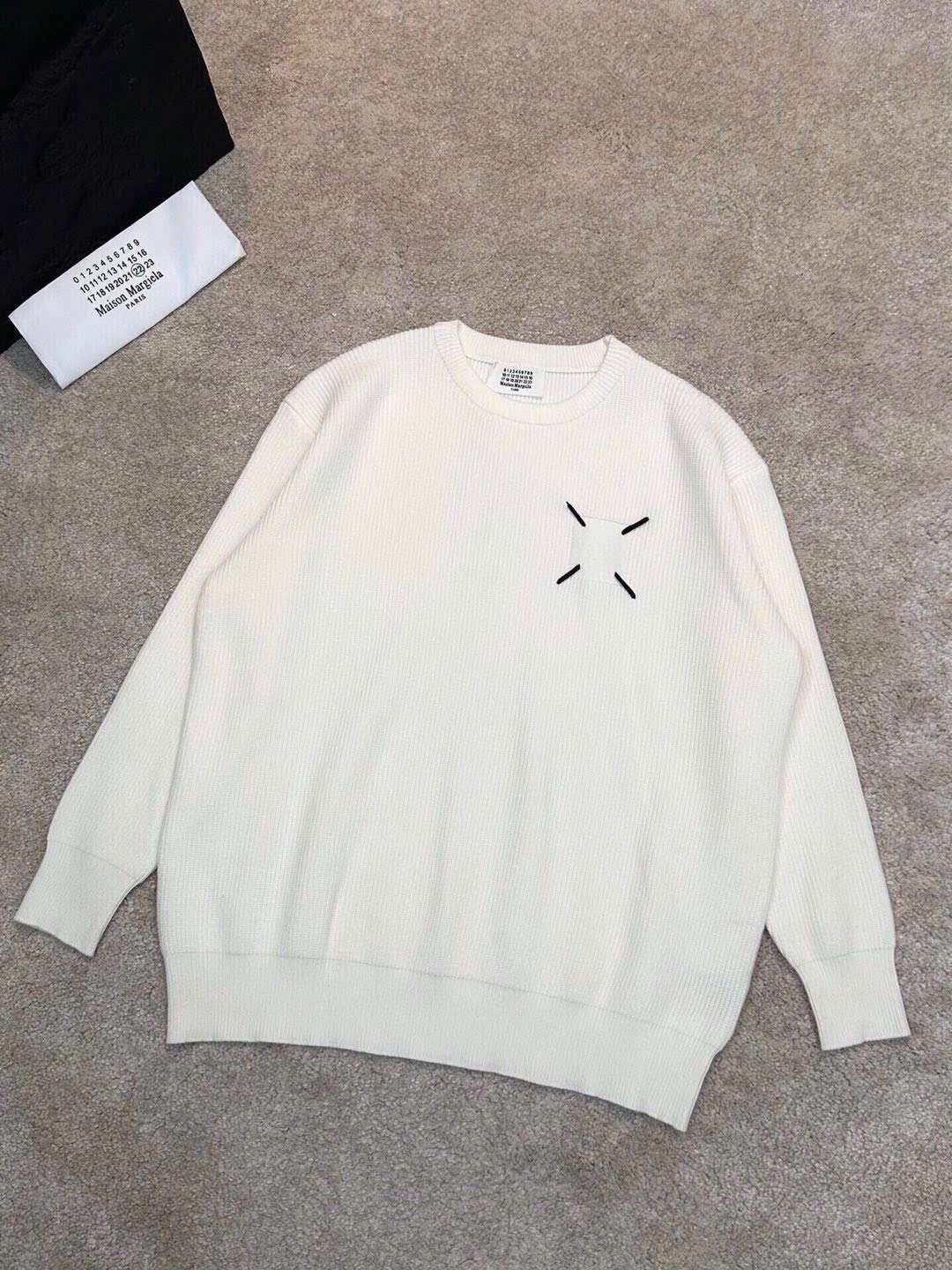 Maison Margiela 자수 로고 남여공용 스웨터 (2컬러)