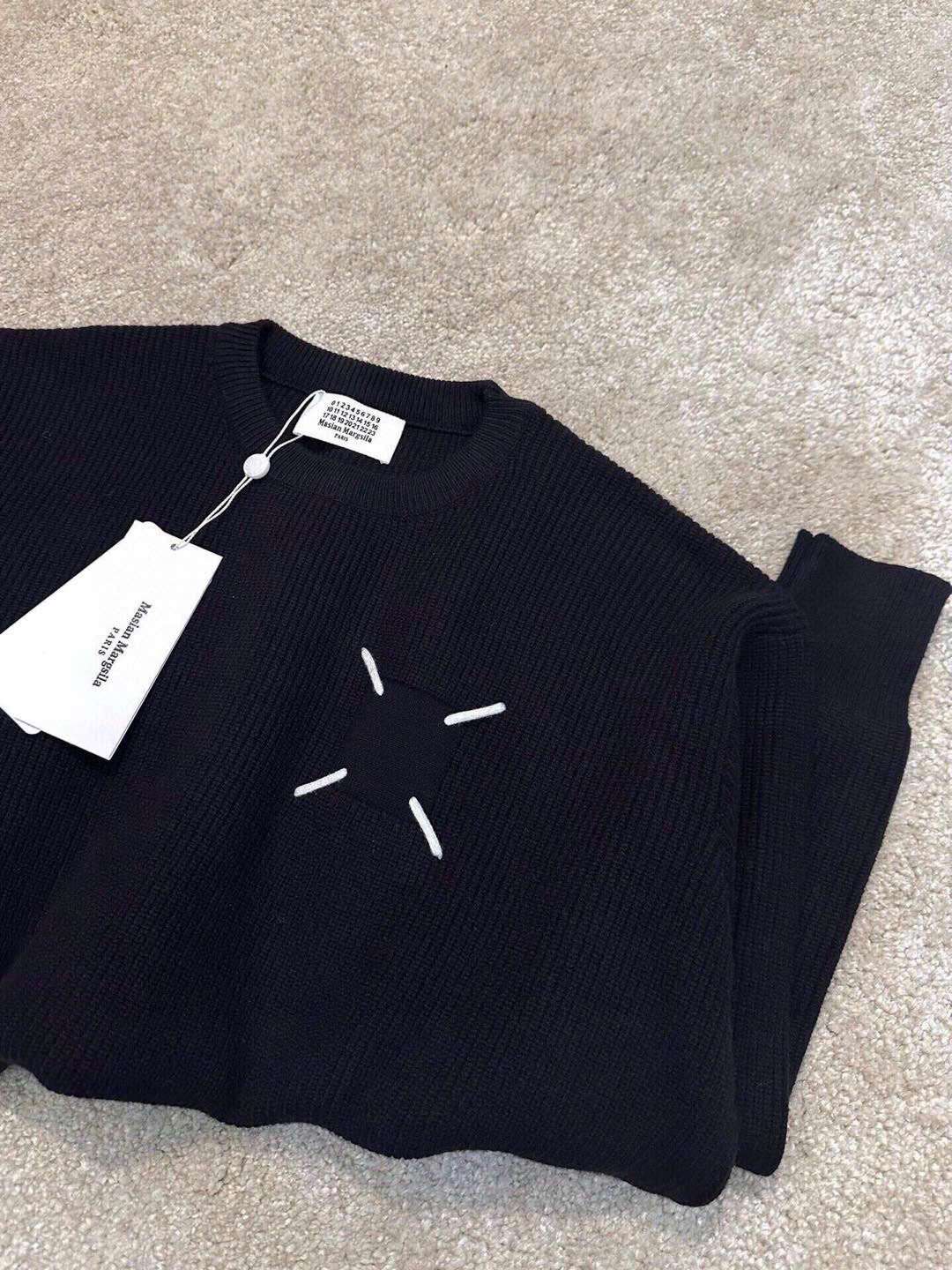 Maison Margiela 자수 로고 남여공용 스웨터 (2컬러)