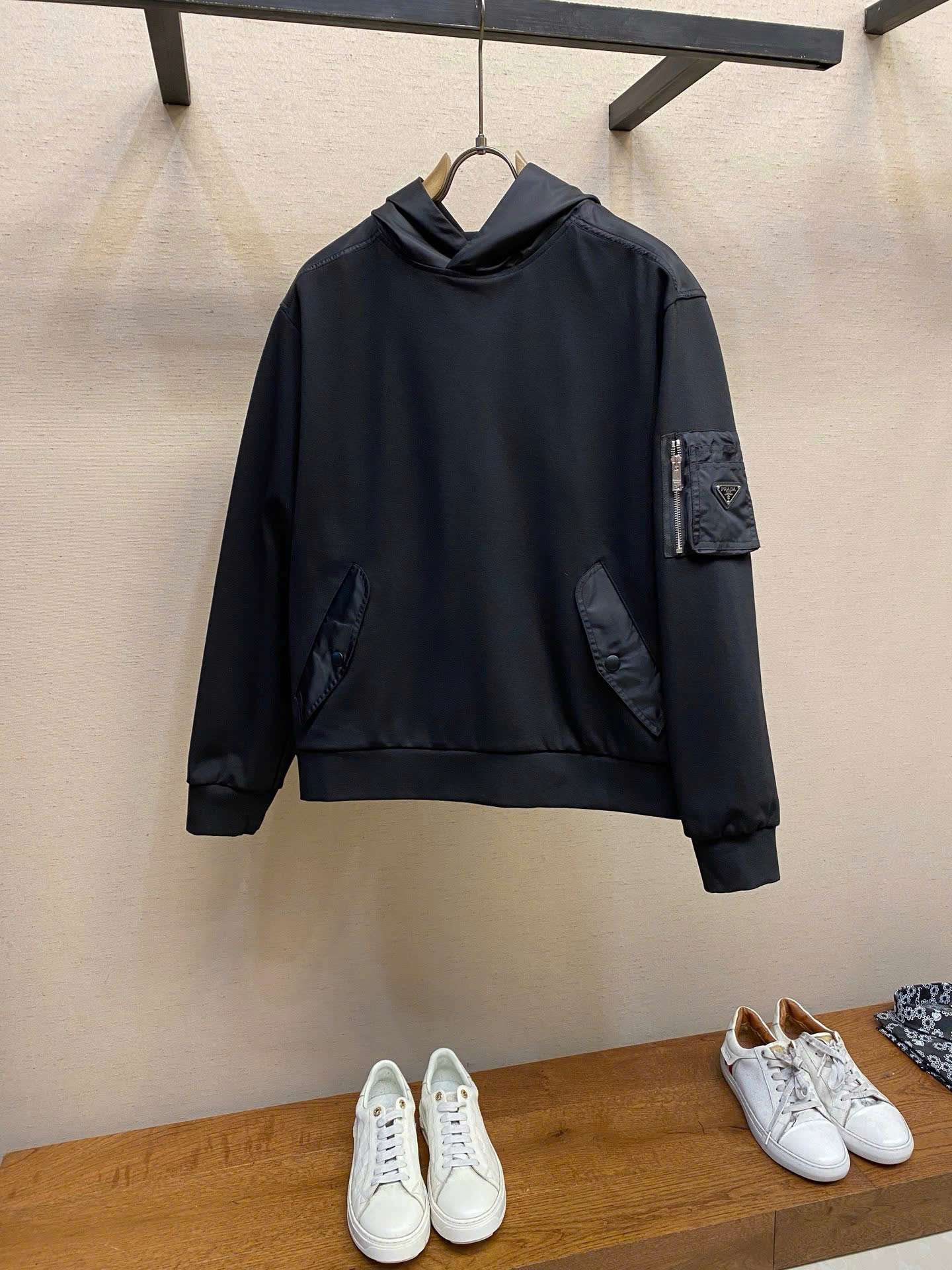 프라다 소매 삼각 로고 남성 후드