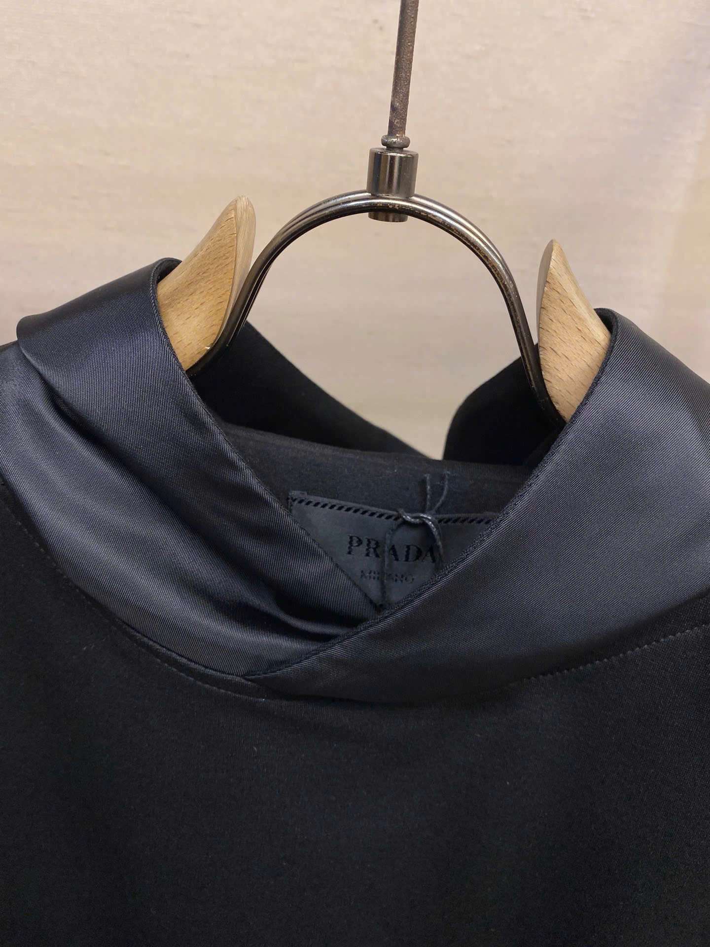 프라다 소매 삼각 로고 남성 후드