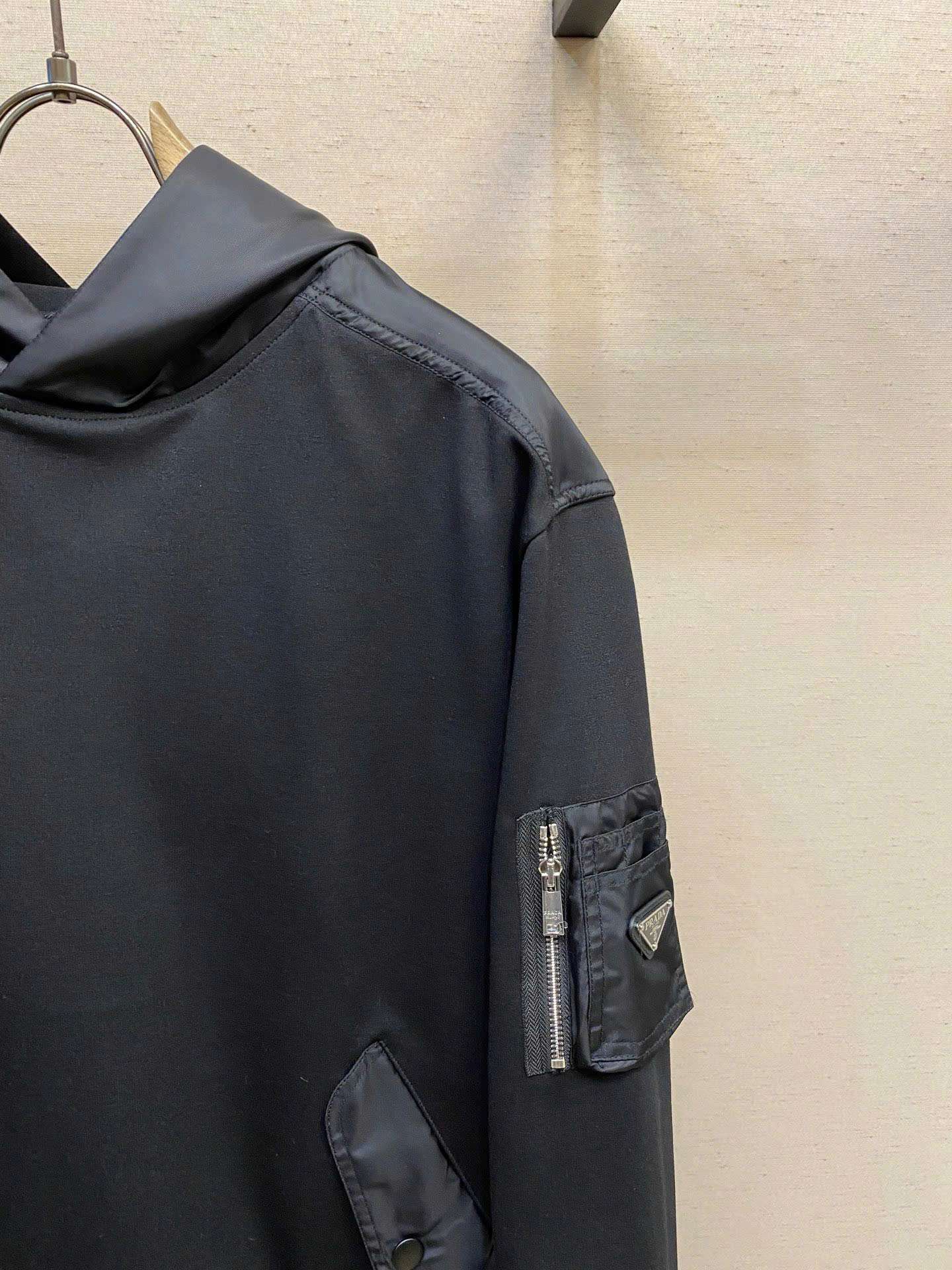 프라다 소매 삼각 로고 남성 후드