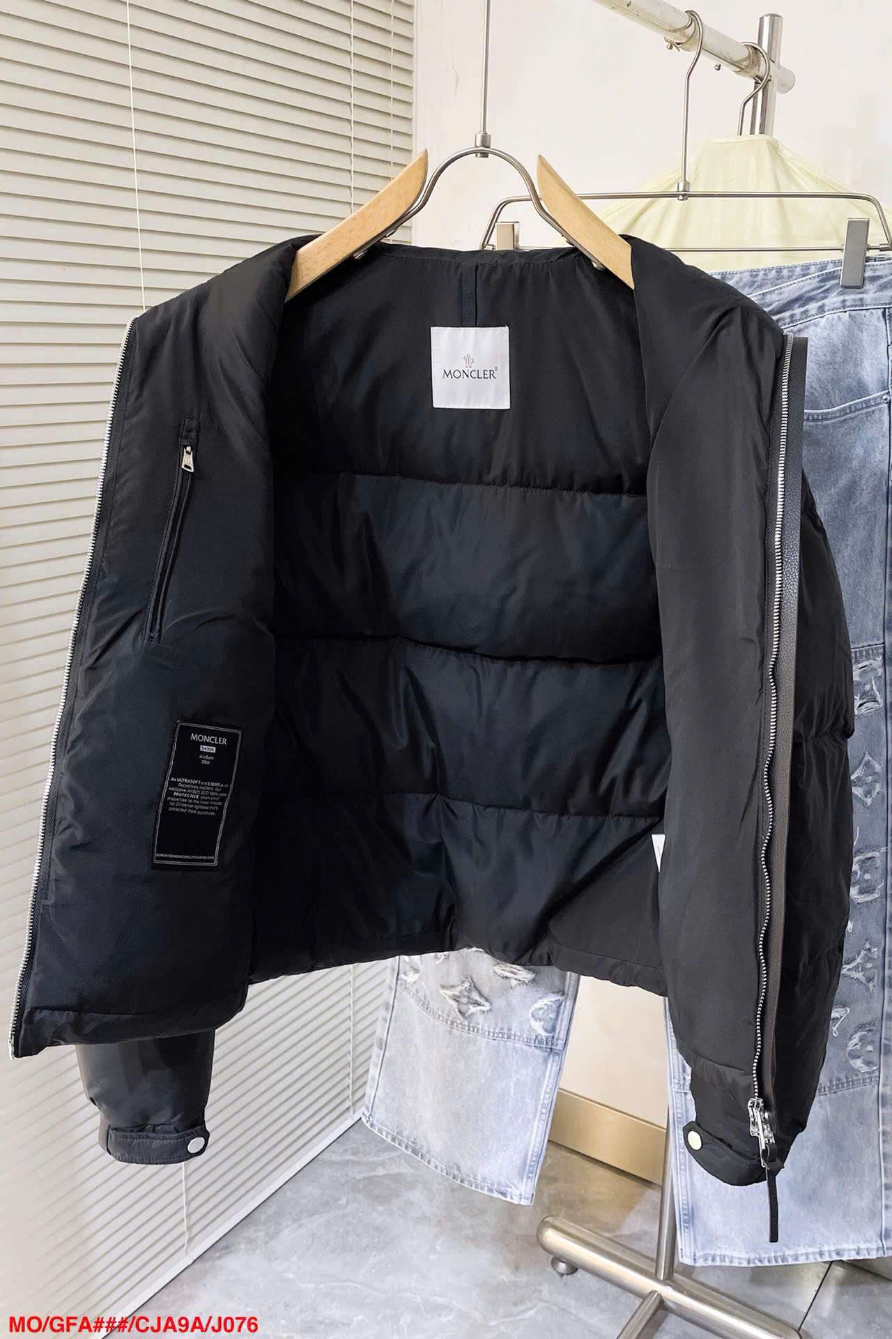 몽클레르 가슴 지퍼 포켓 남여공용 패딩