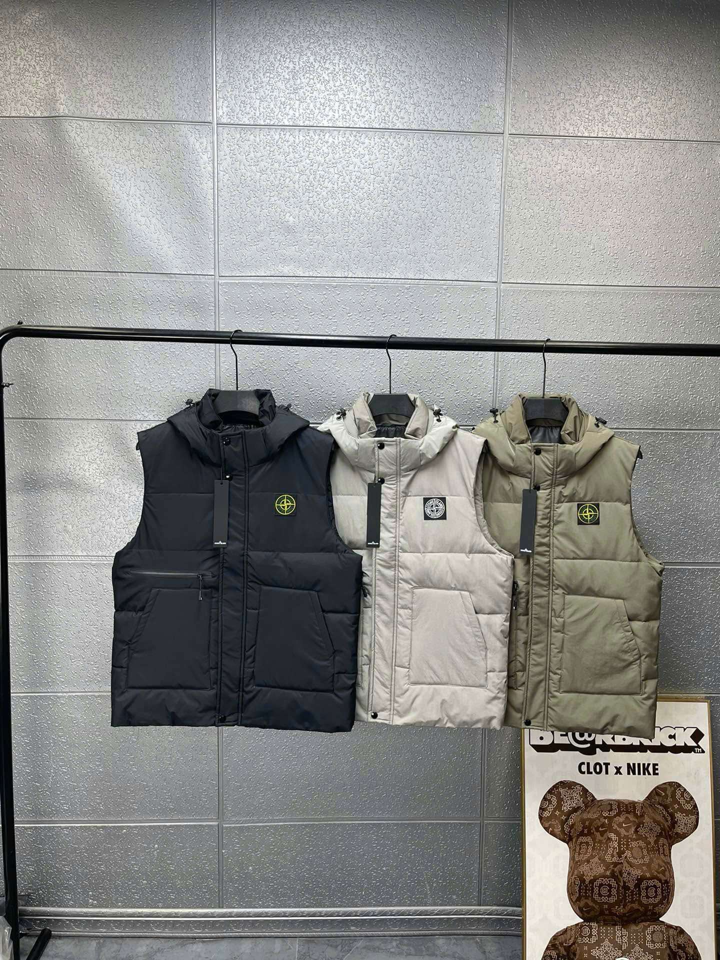 스톤아일랜드 가슴 로고 남성 조끼