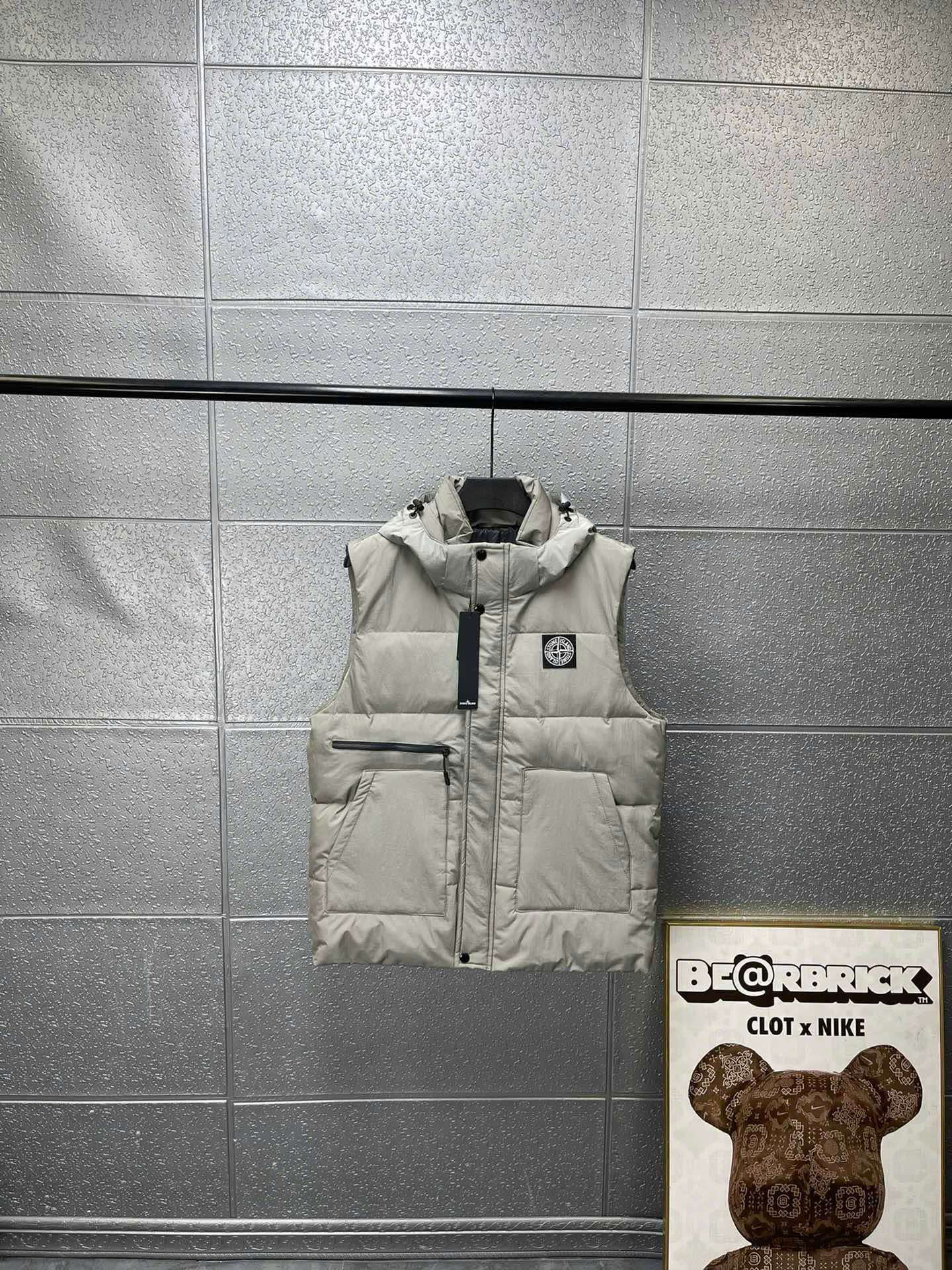 스톤아일랜드 가슴 로고 남성 조끼