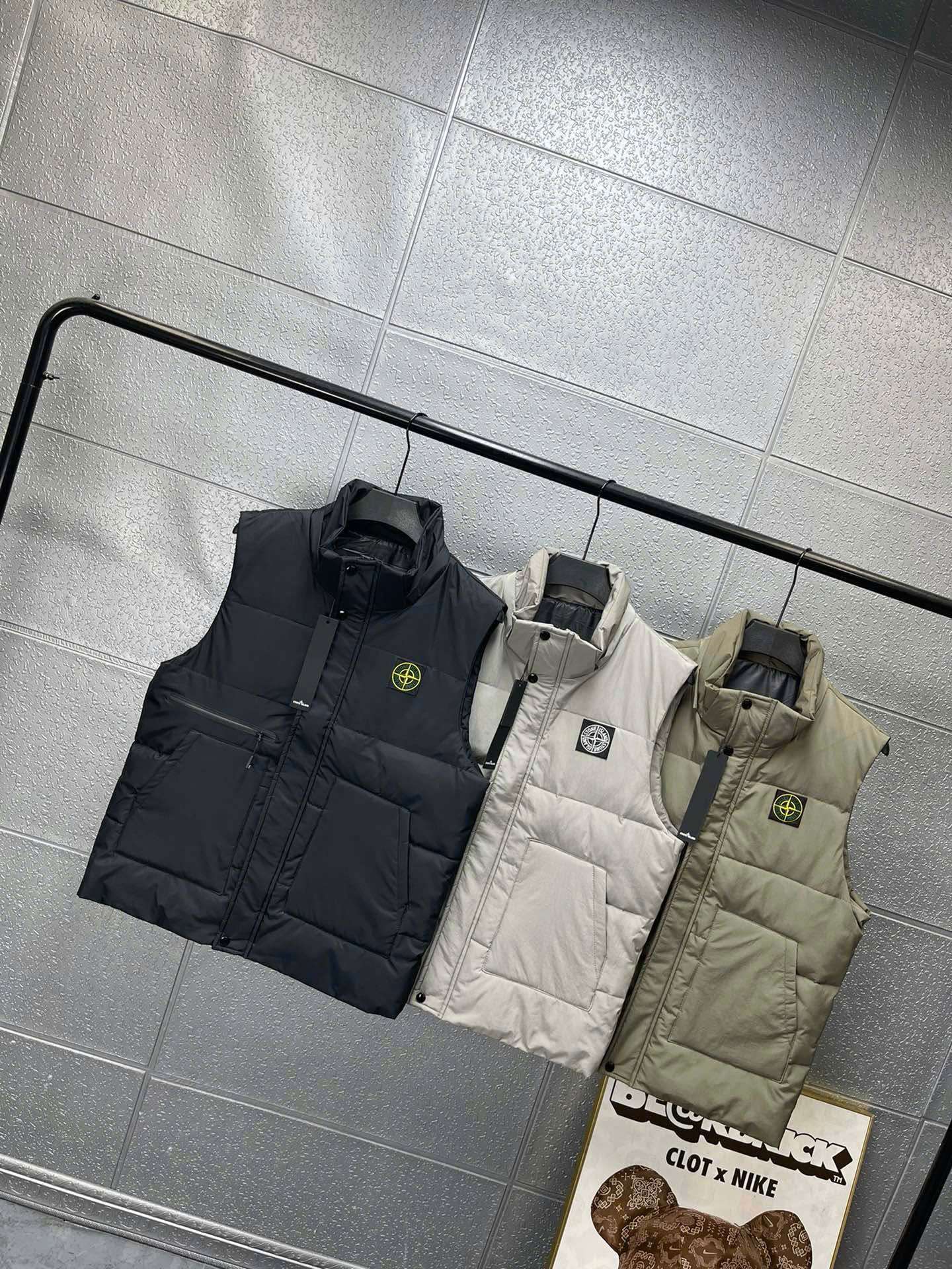 스톤아일랜드 가슴 로고 남성 조끼