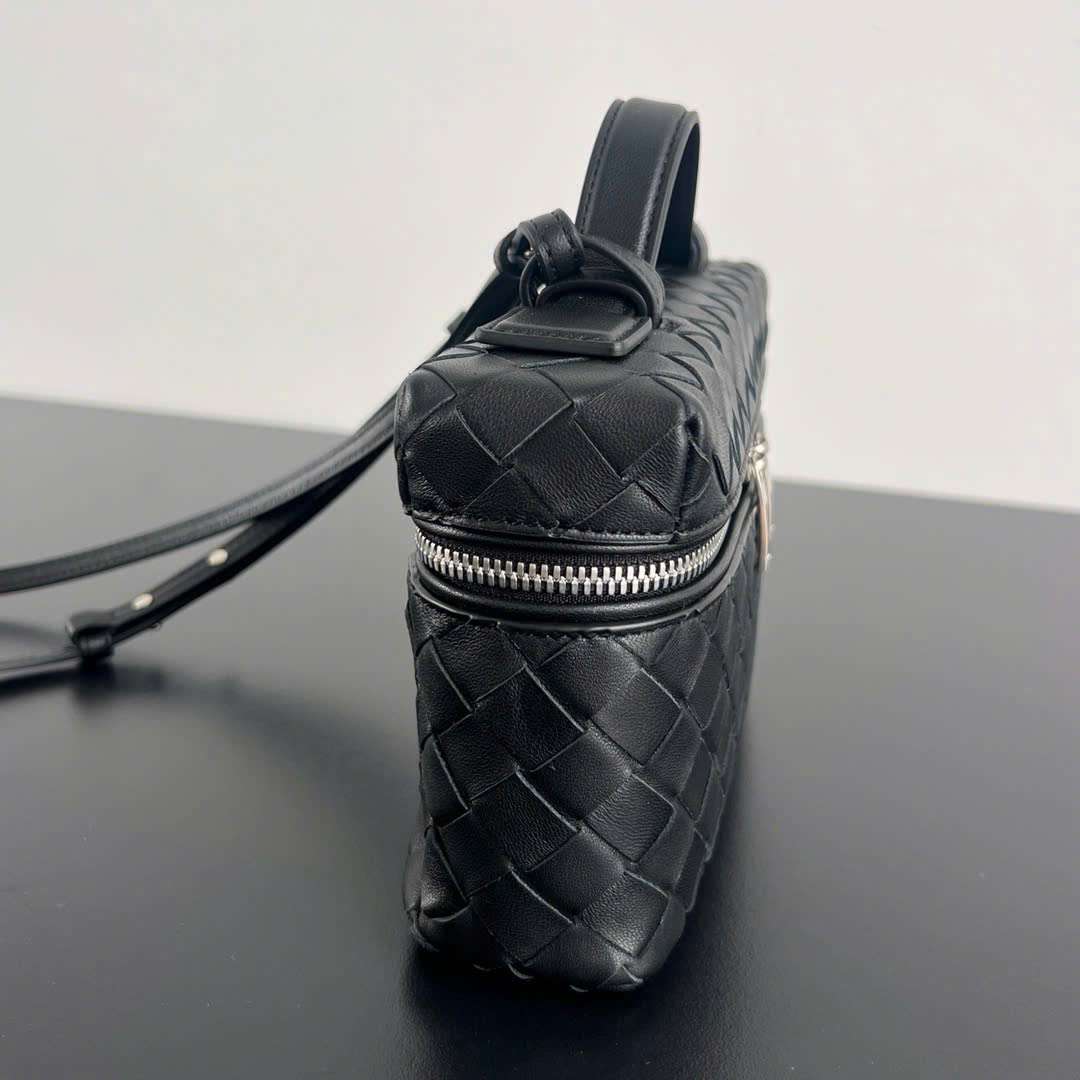 보테가 VANITY CASE 은색 지퍼 여성 가방