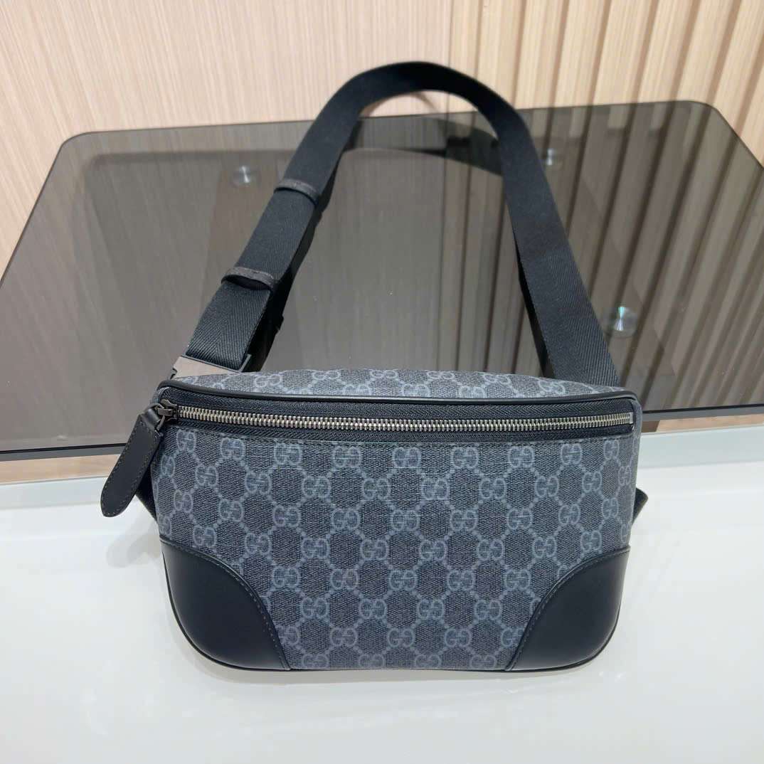 구찌 GG Emblem Small Belt Bag 남성 가방