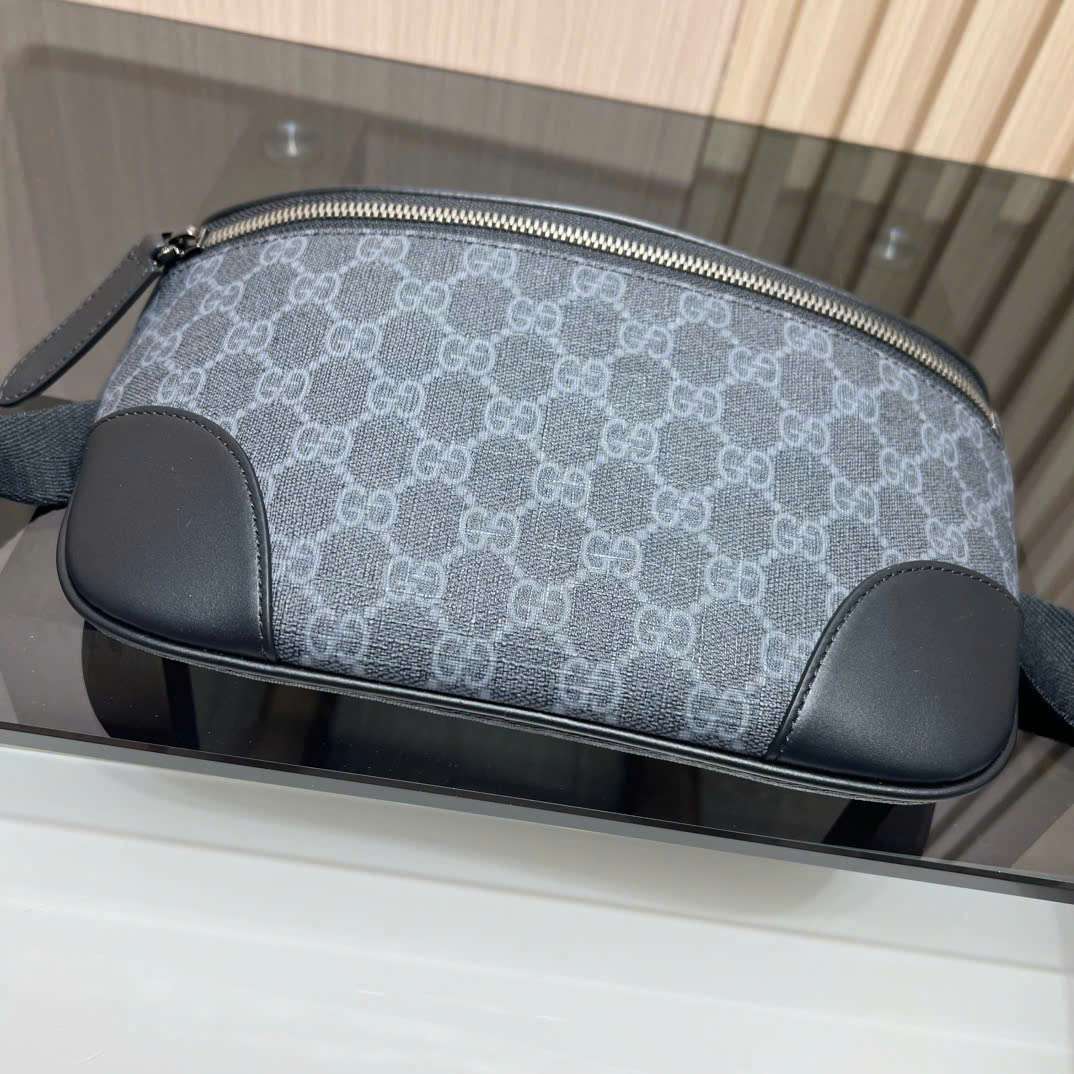 구찌 GG Emblem Small Belt Bag 남성 가방