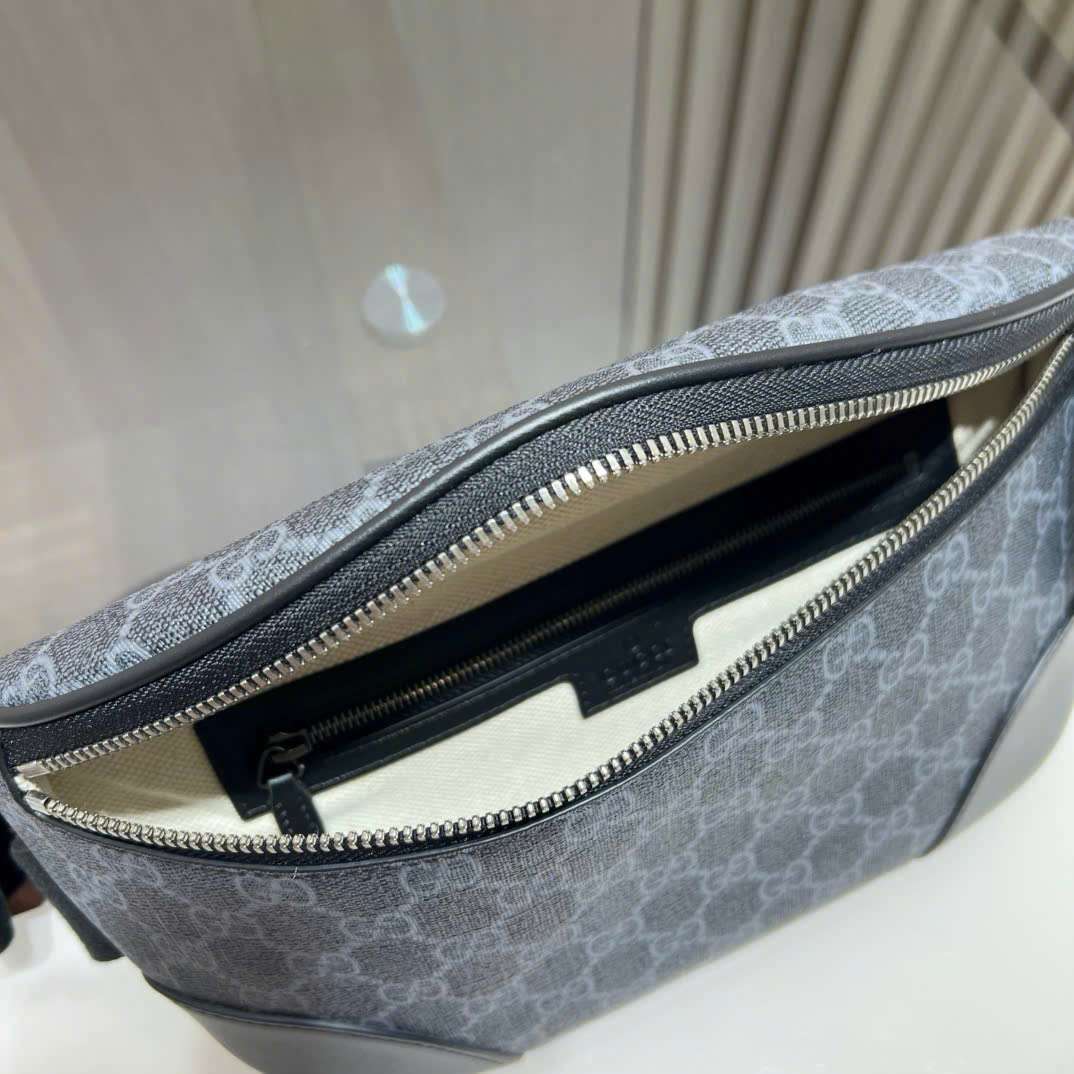 구찌 GG Emblem Small Belt Bag 남성 가방