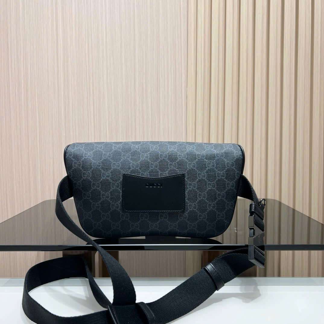 구찌 GG Emblem Small Belt Bag 남성 가방