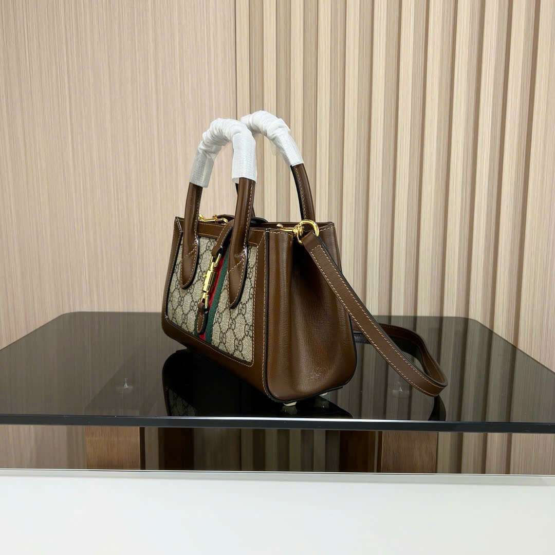 구찌 Small tote with piston closure 여성 가방