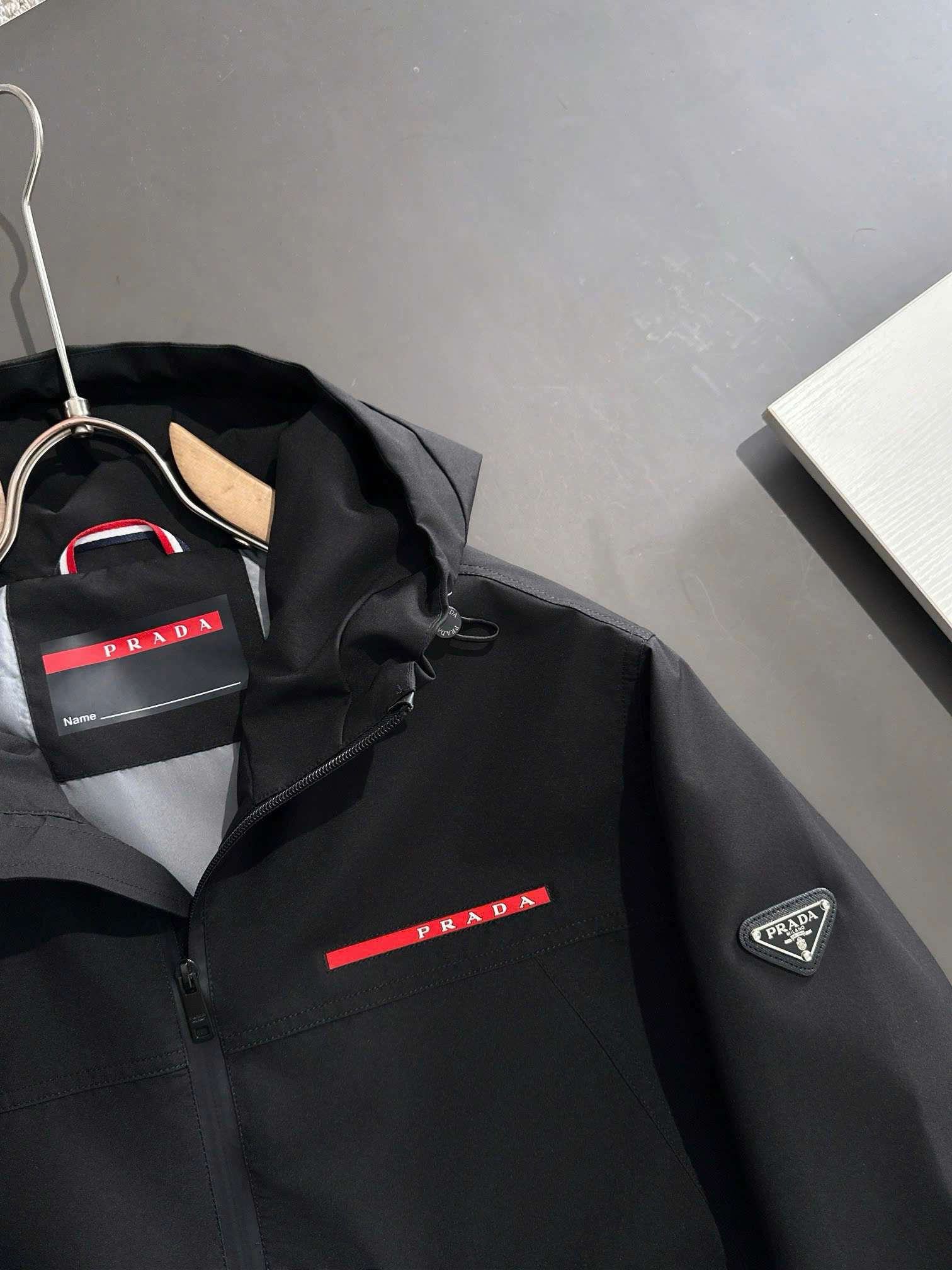 프라다 레드 로고 삼각 로고 남성 자켓