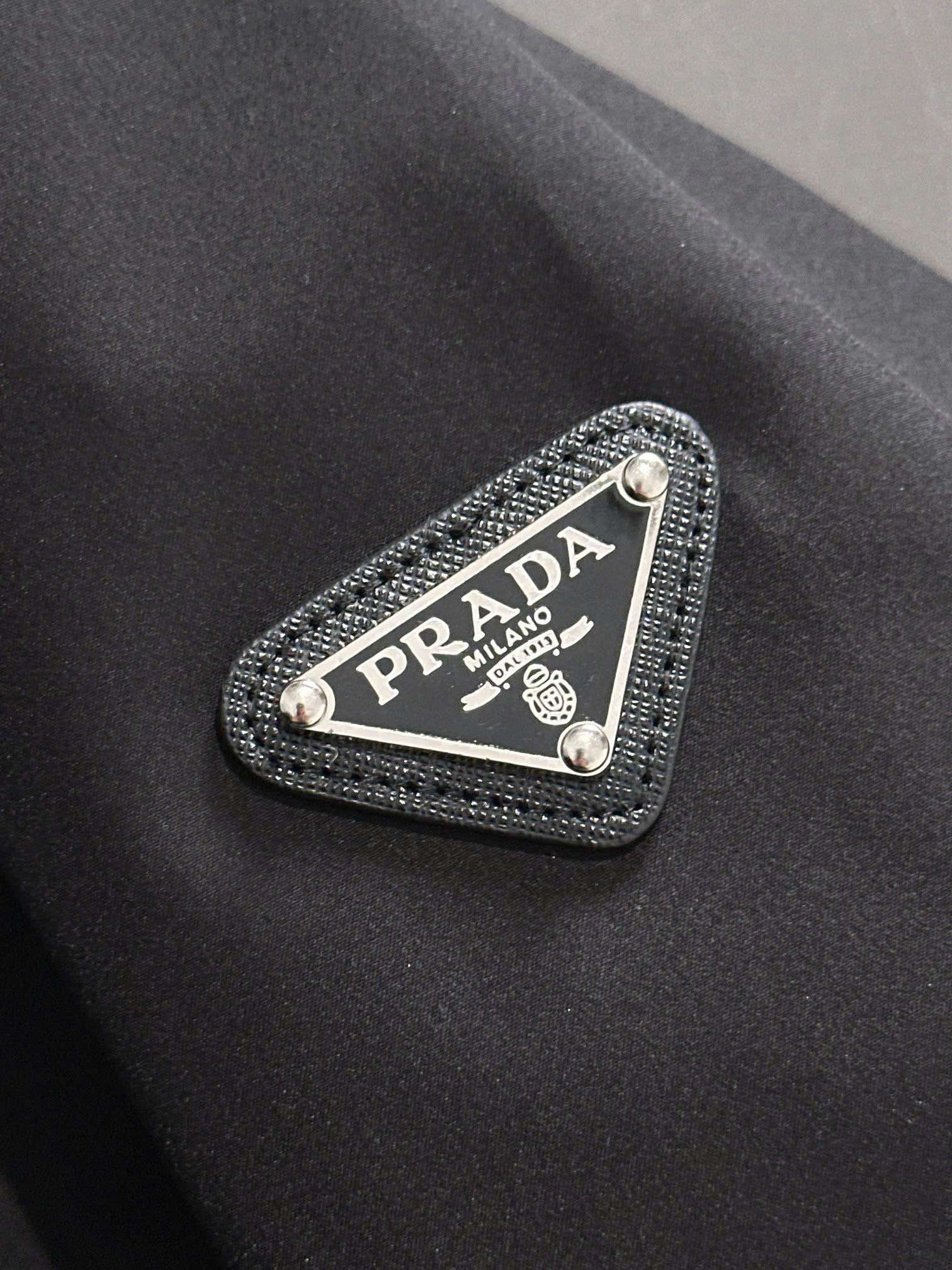 프라다 레드 로고 삼각 로고 남성 자켓