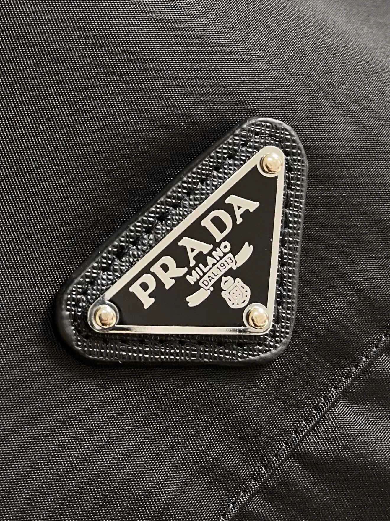 프라다 가슴 삼각 로고 남성 바람막이