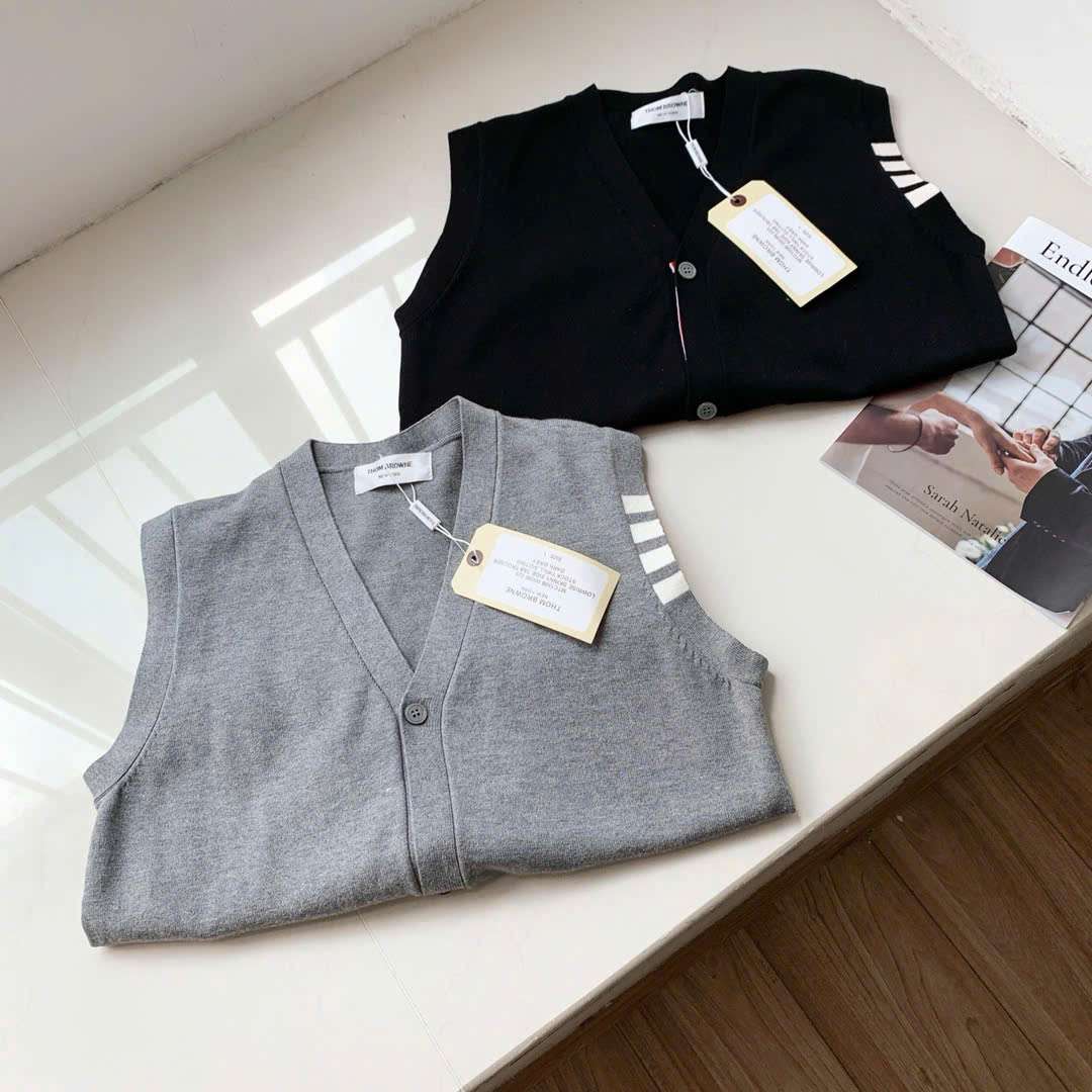 THOM BROWNE 소매 4-바 남여공용 니트 조끼