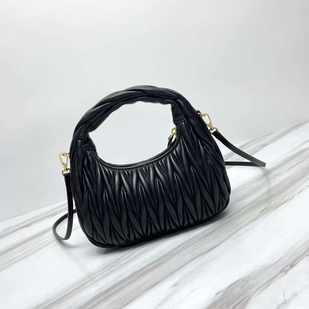 미우미우 Wander Matelassé 여성 가방 (사이즈 20cm)