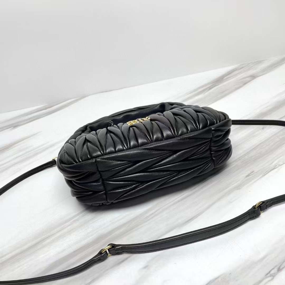 미우미우 Wander Matelassé 여성 가방 (사이즈 20cm)