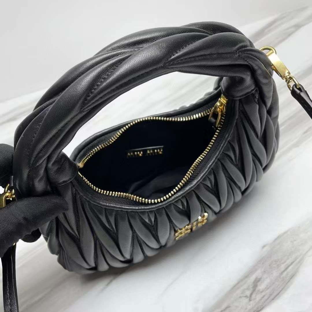 미우미우 Wander Matelassé 여성 가방 (사이즈 20cm)