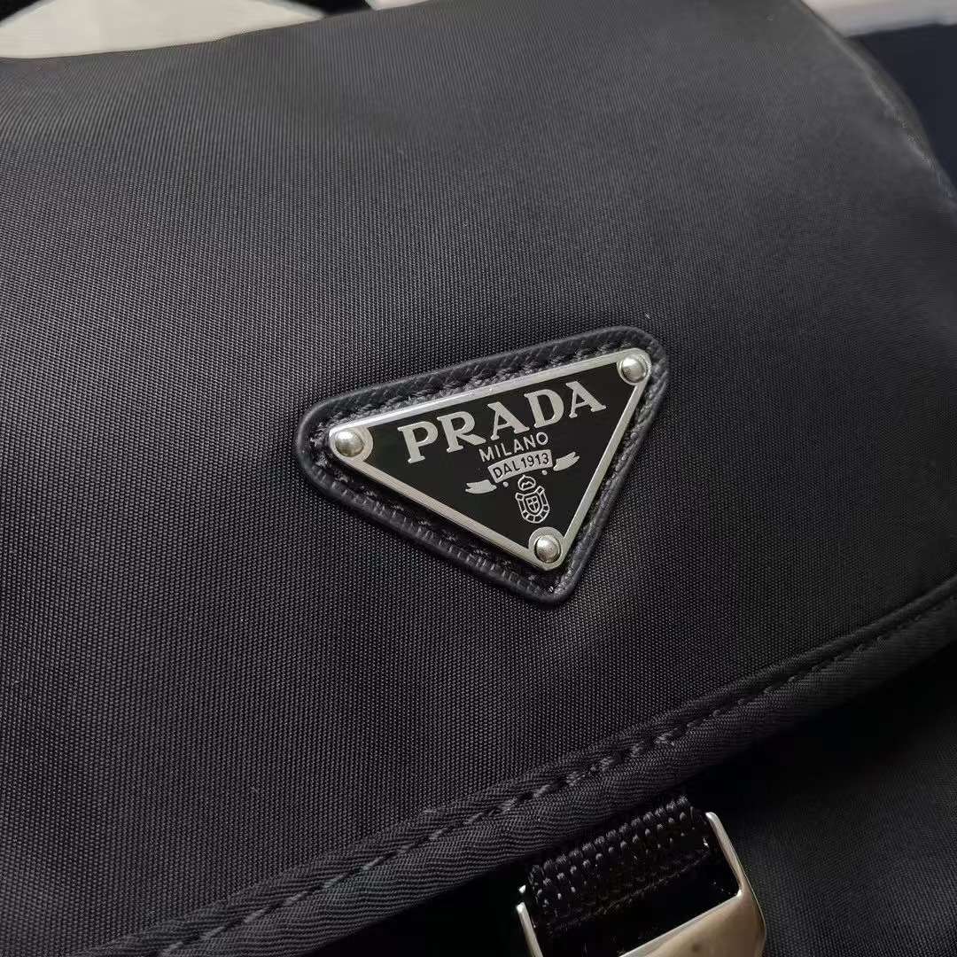 프라다 삼각로고 테수토 더블 포켓 백팩