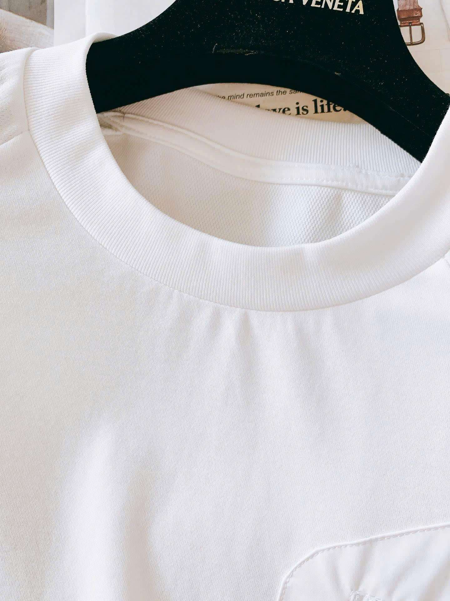 아크테릭스 가슴 포켓 로고 남여공용 반팔티 (2컬러)