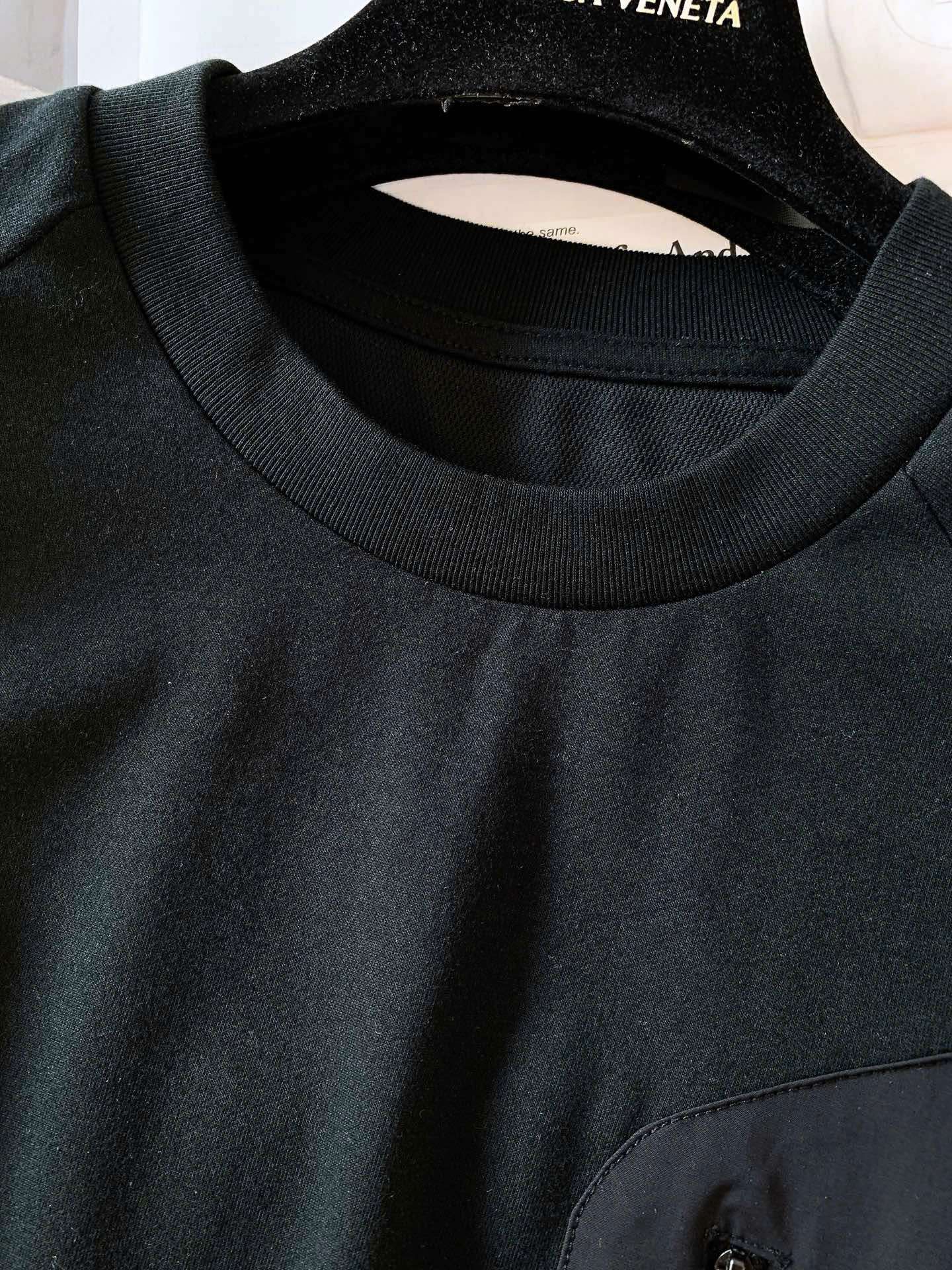 아크테릭스 가슴 포켓 로고 남여공용 반팔티 (2컬러)