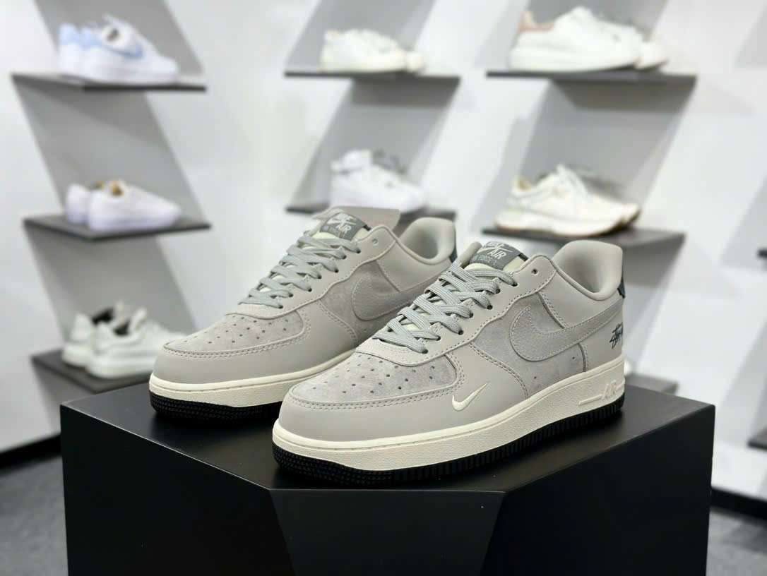 나이키 x 스투시 AIR FORCE 남여공용 스니커즈