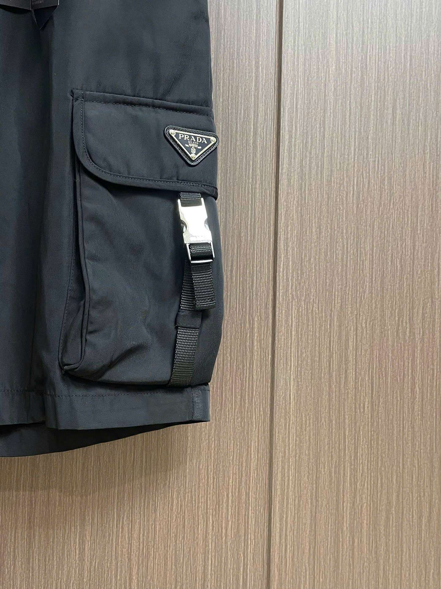 프라다 Re-nylon 삼각 로고 남성 반바지