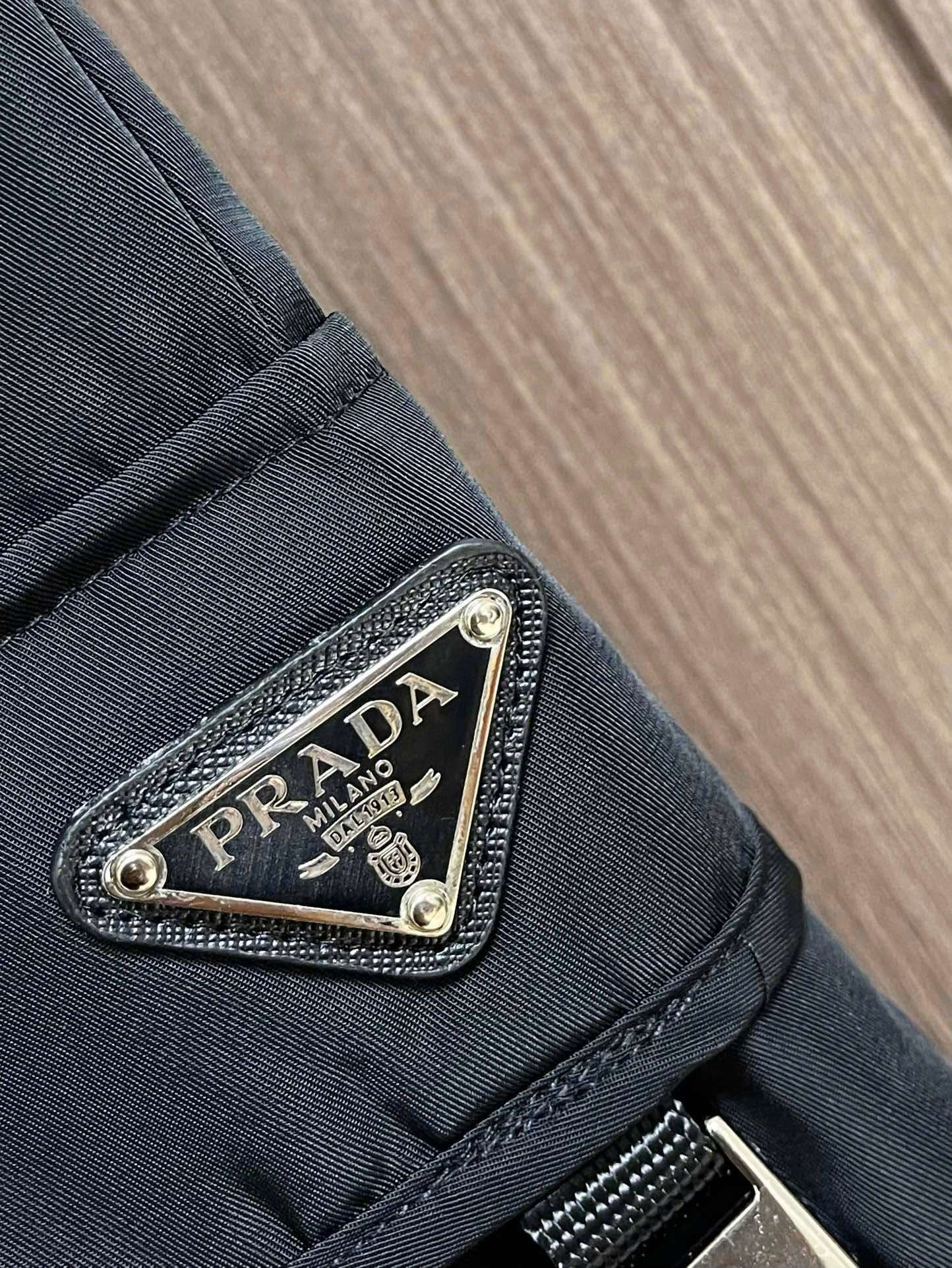 프라다 Re-nylon 삼각 로고 남성 반바지