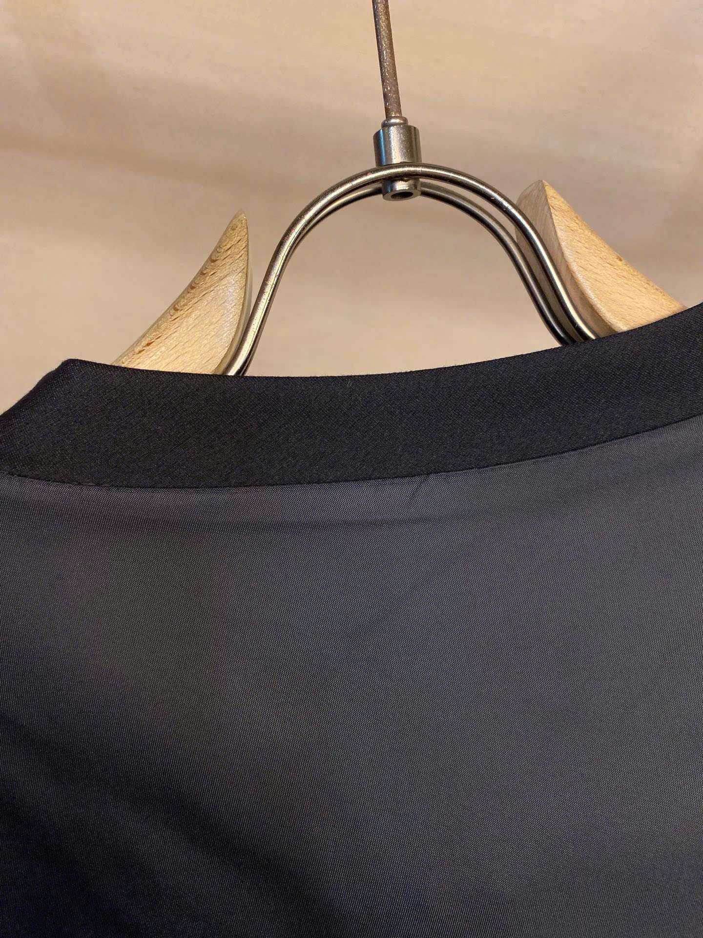 프라다 소매 포켓 삼각 로고 남성 상의