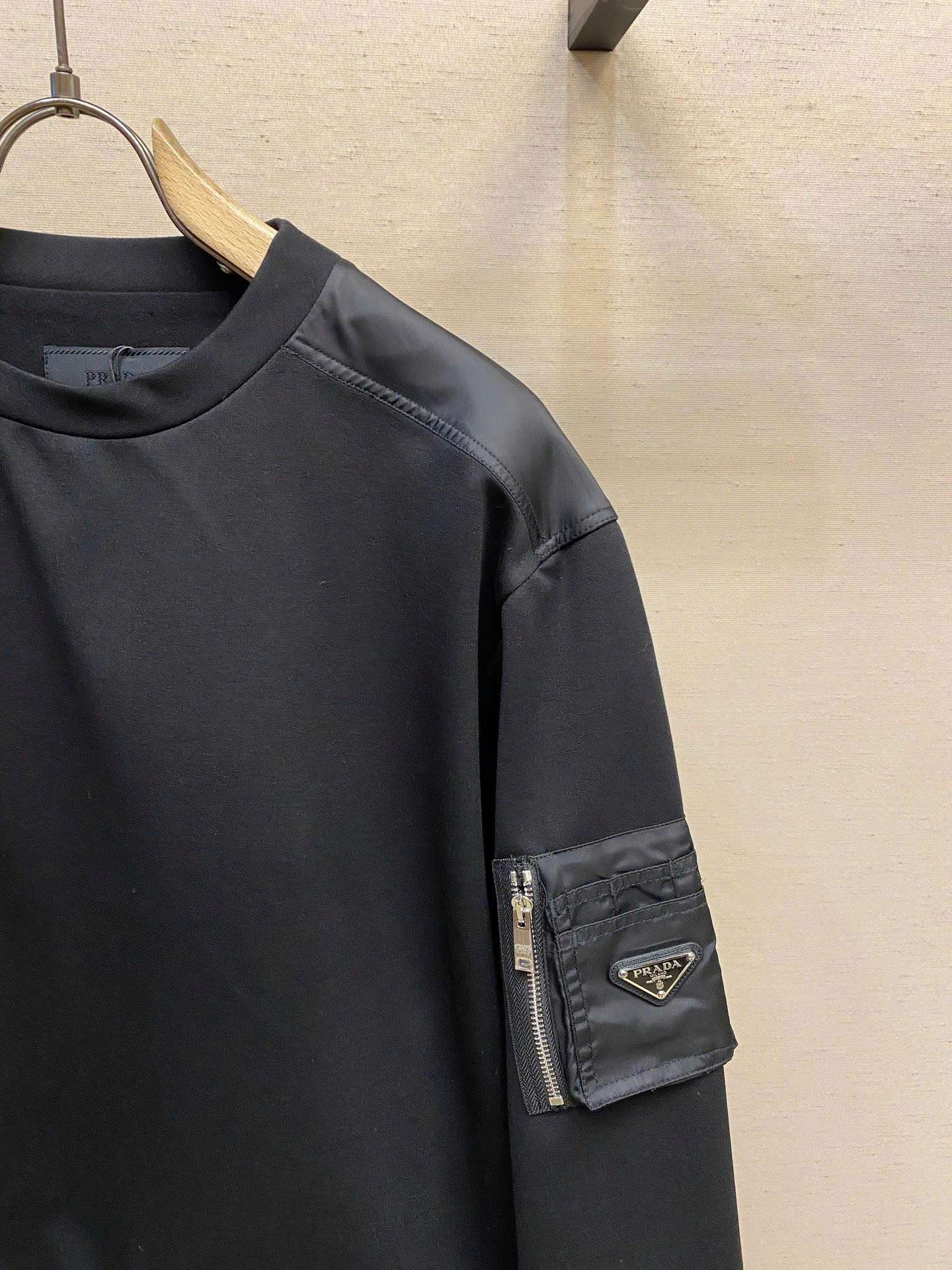 프라다 소매 포켓 삼각 로고 남성 상의