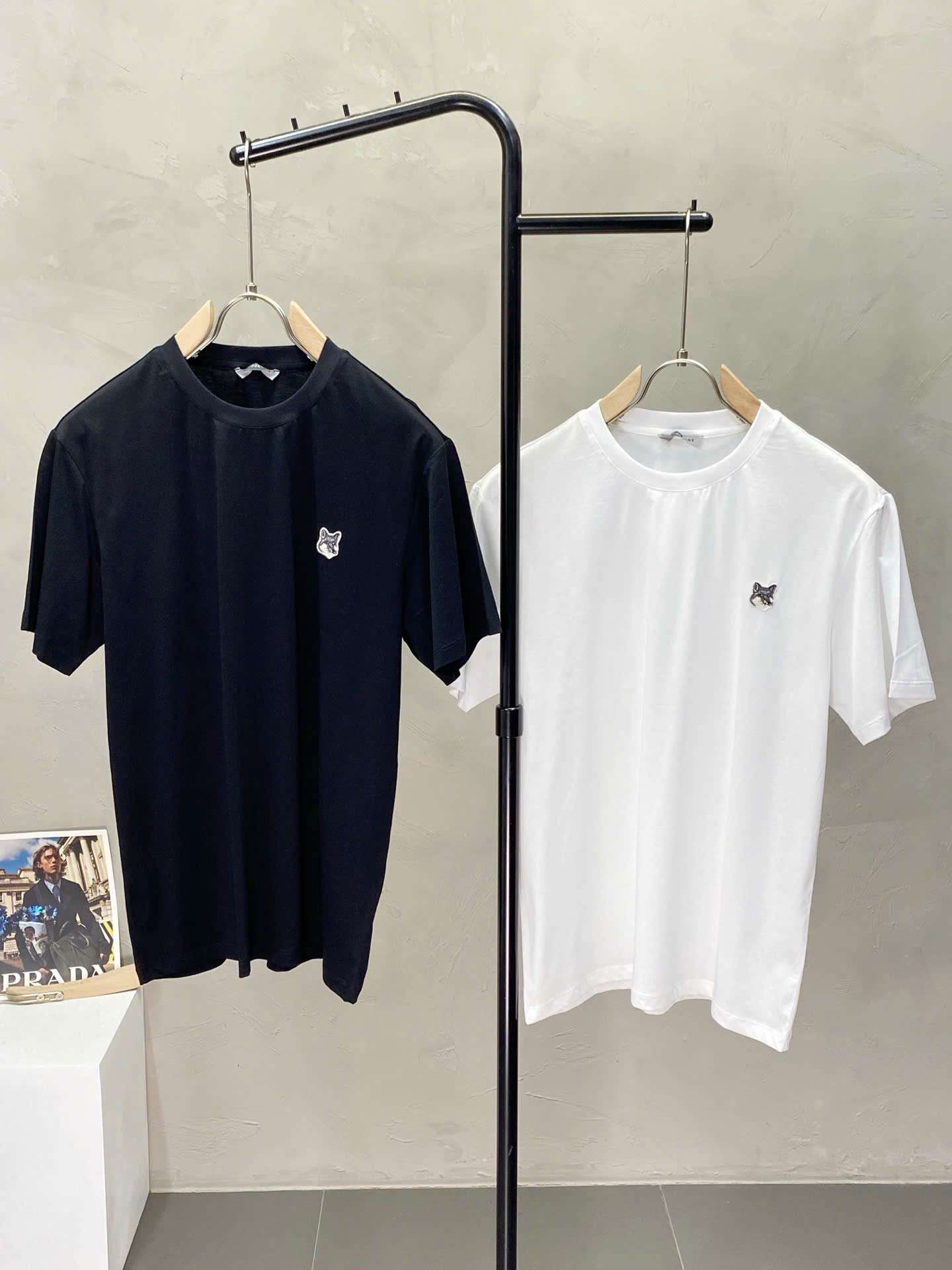 메종키츠네 가슴 로고 남성 반팔티