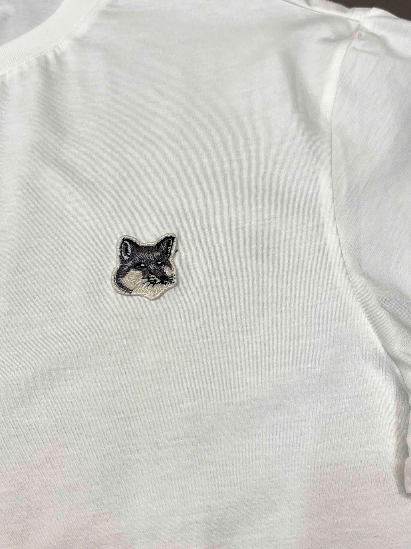 메종키츠네 가슴 로고 남성 반팔티