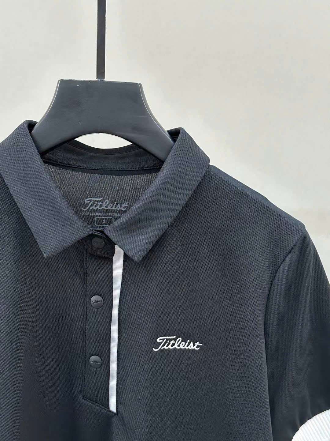 타이틀리스트 가슴 자수 로고 여성 골프 반팔티 (2컬러)