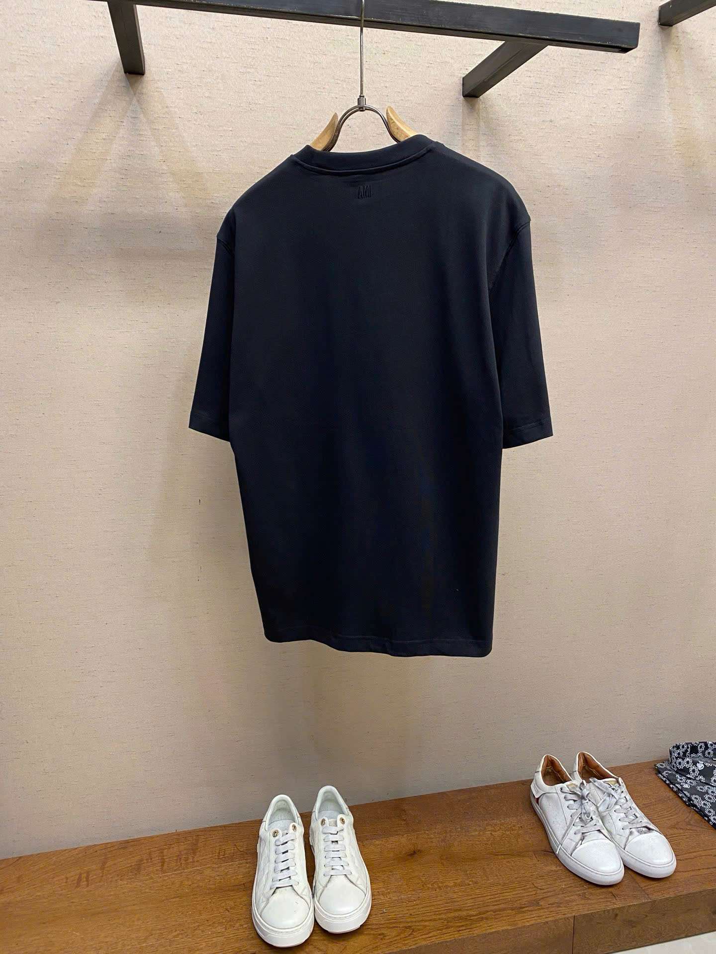 아미 블랙 하트 로고 남여공용 반팔티